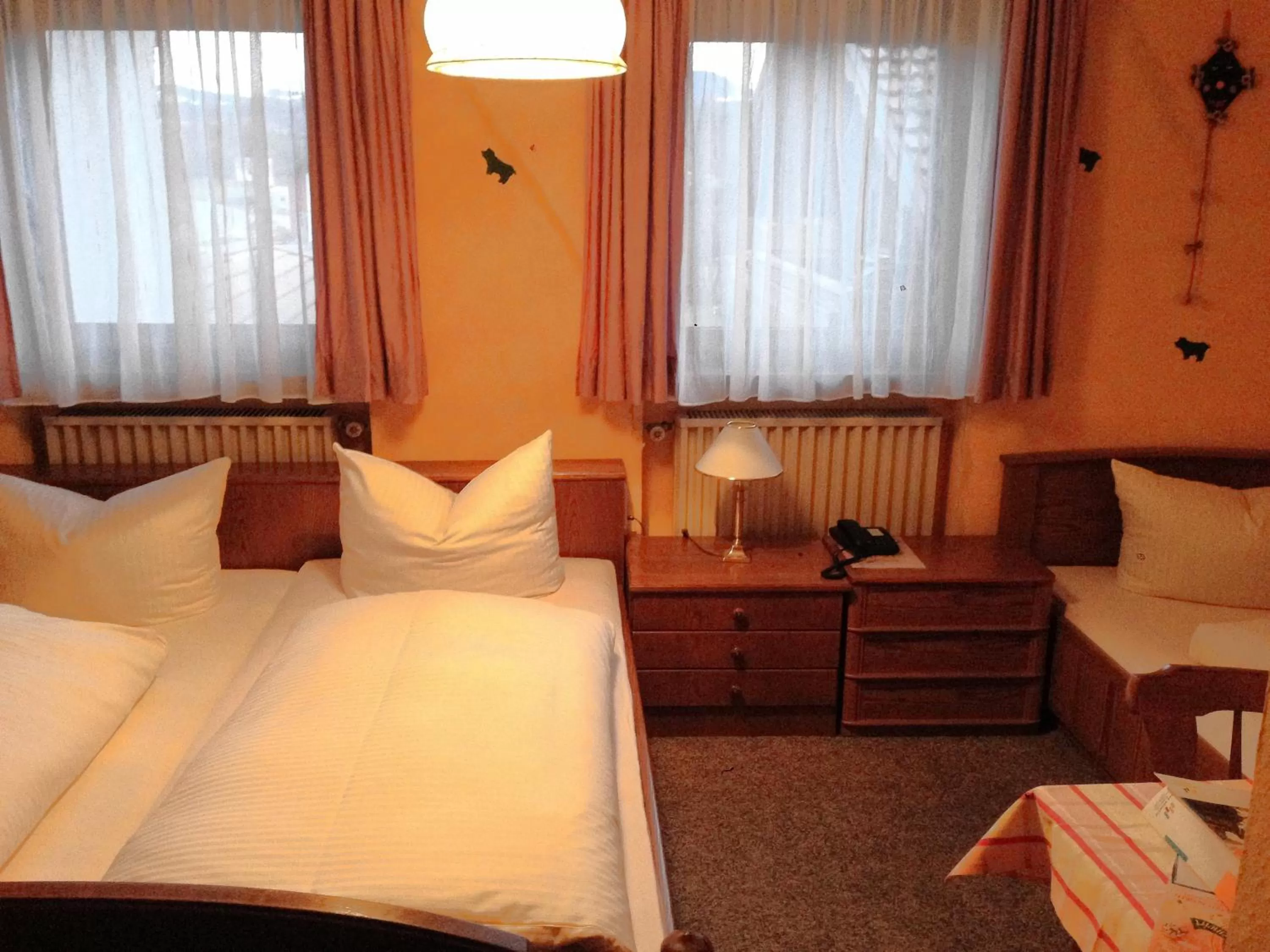 Bedroom, Bed in Beim Haxenwirt