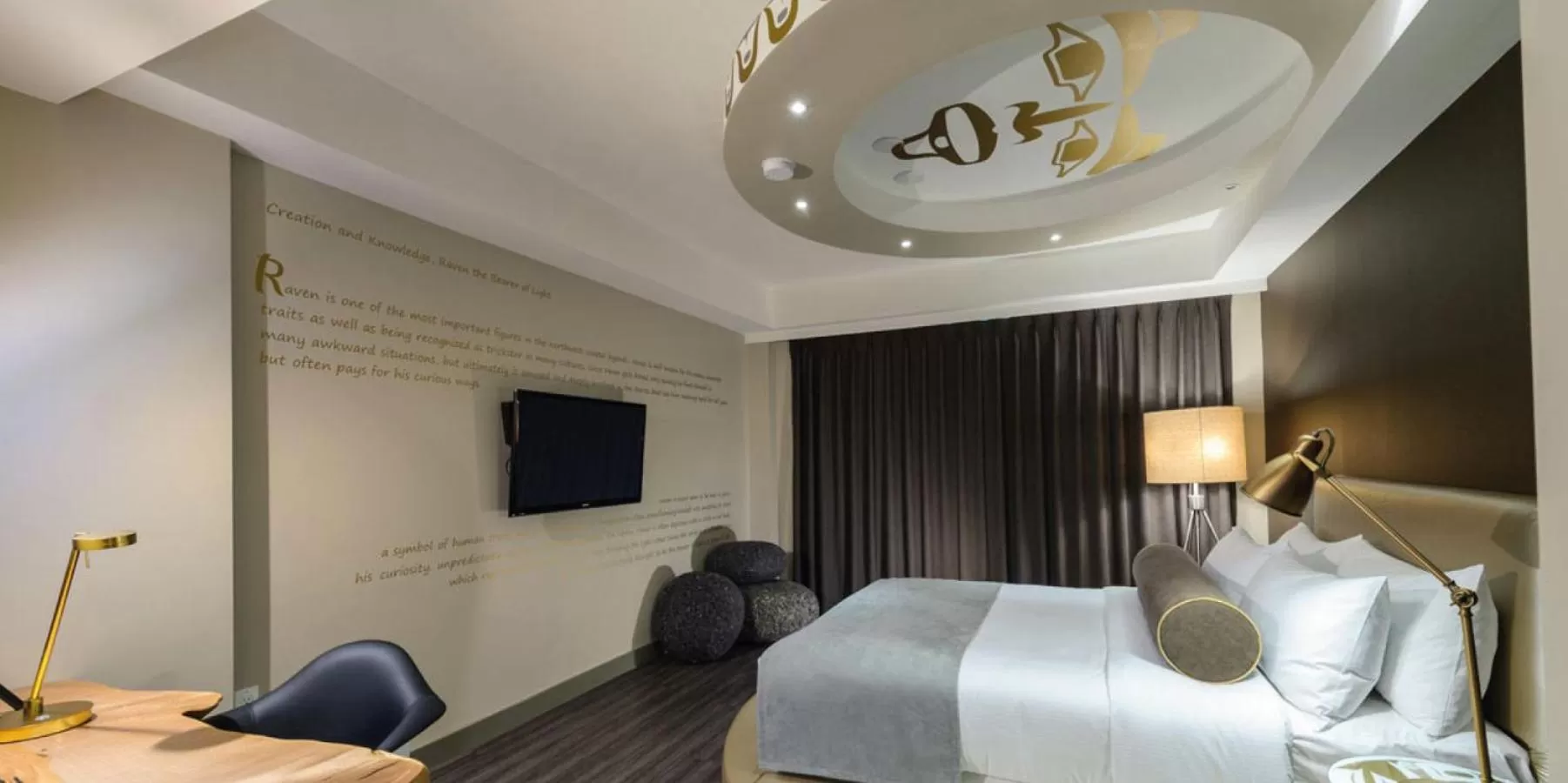 Bed in Skwachàys Lodge