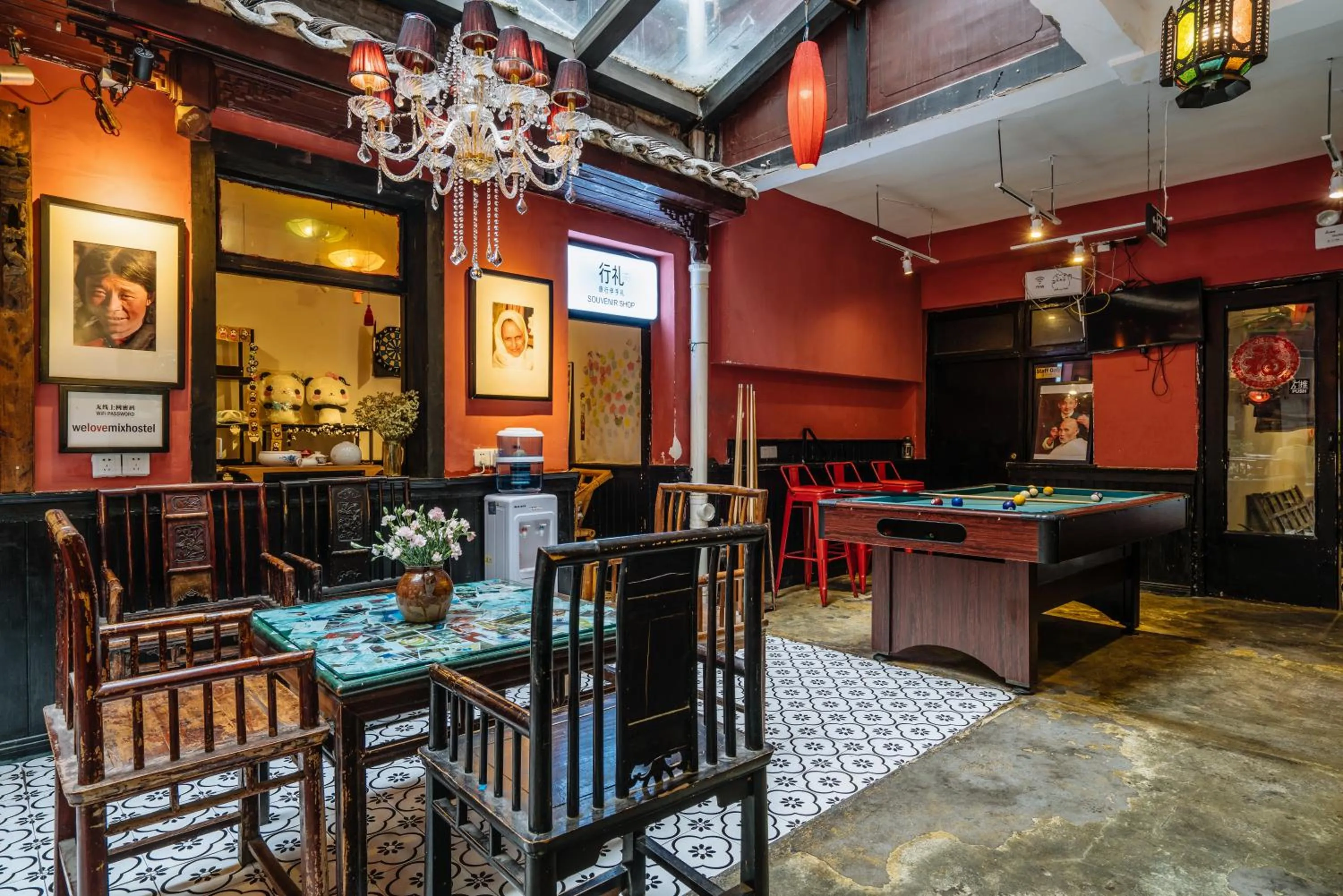 Billiard, Restaurant/Places to Eat in Chengdu Mix Hostel Backpackers