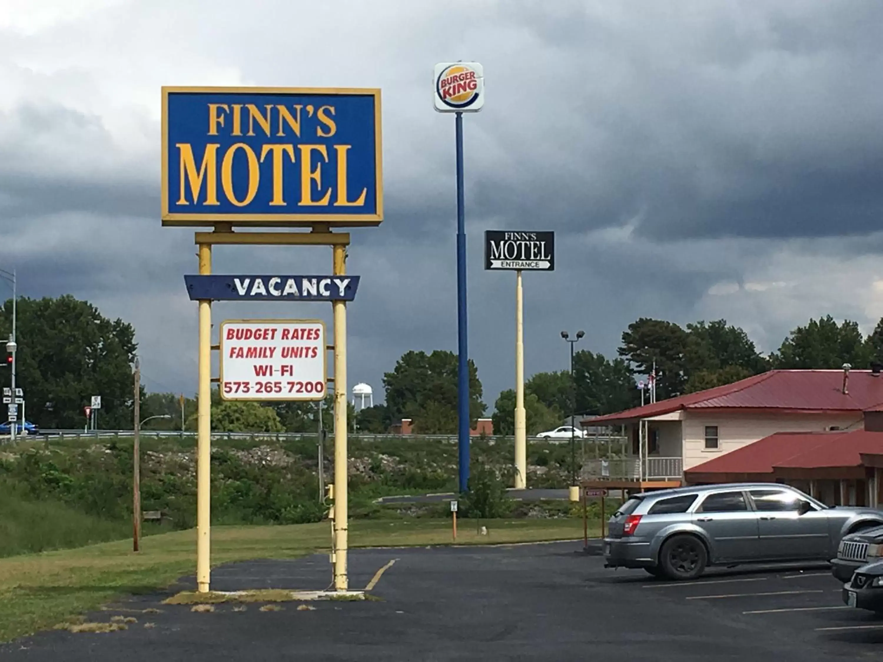 Finn's Motel Finn's Motel