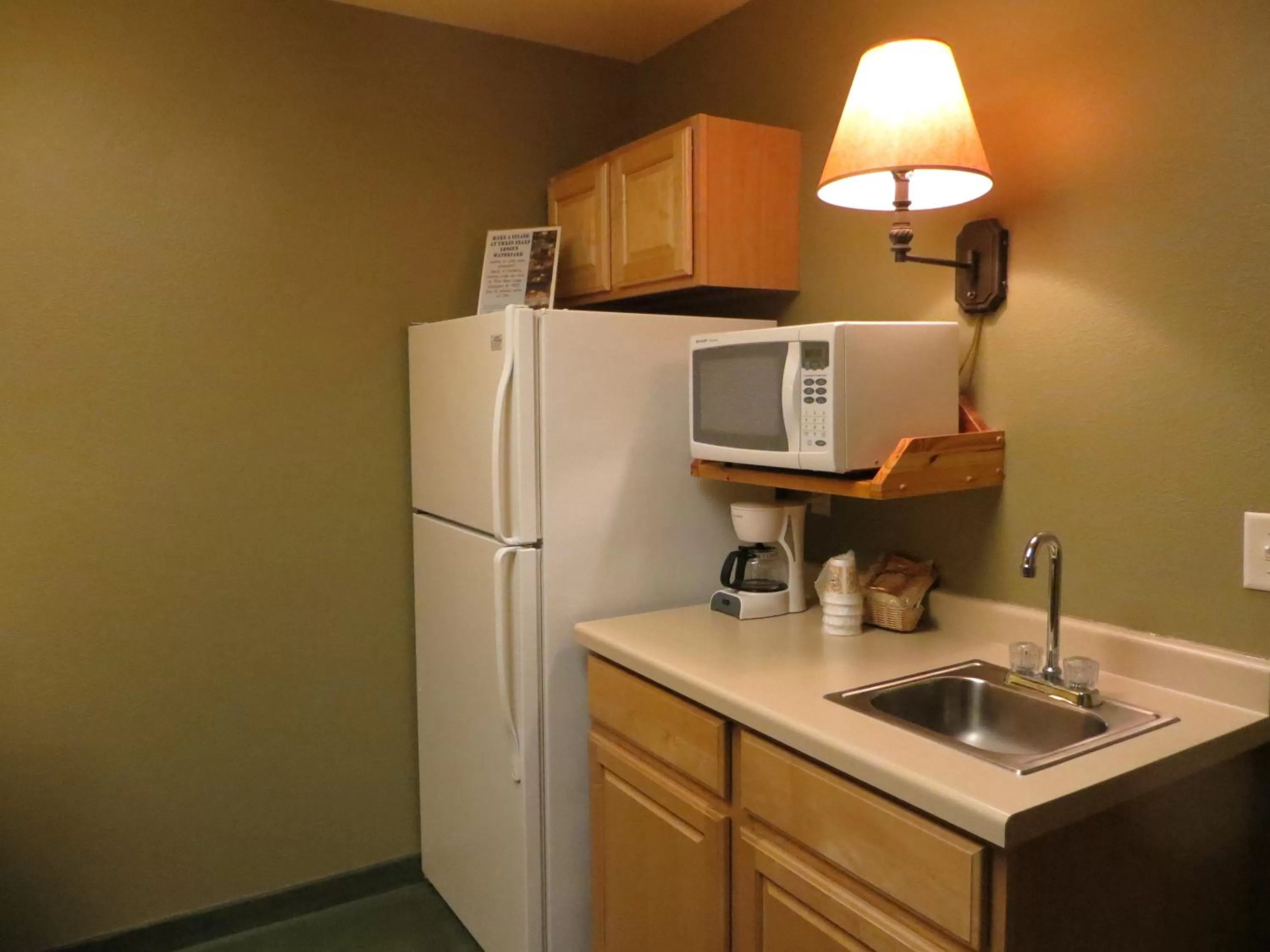 Kitchen or kitchenette in Cranberry Country Lodge
