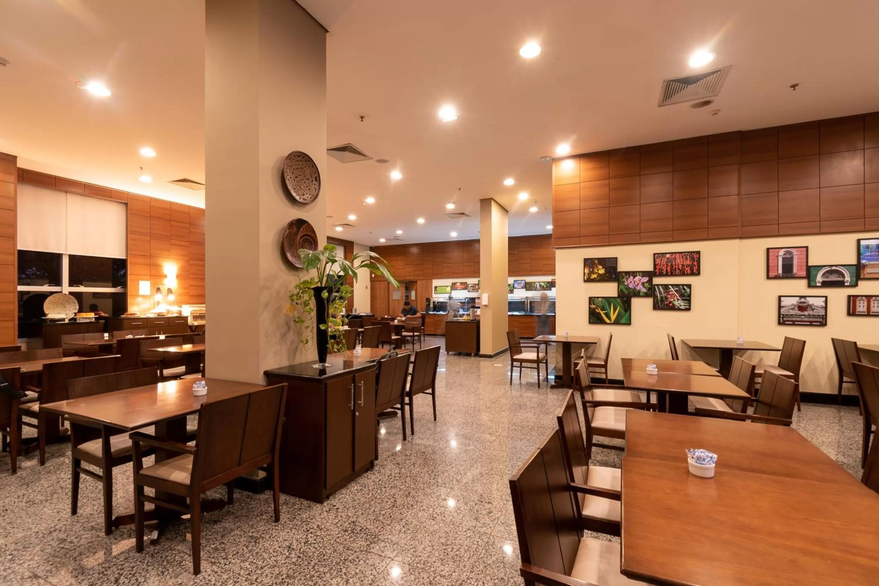 Restaurant/places to eat in Holiday Inn Manaus by IHG