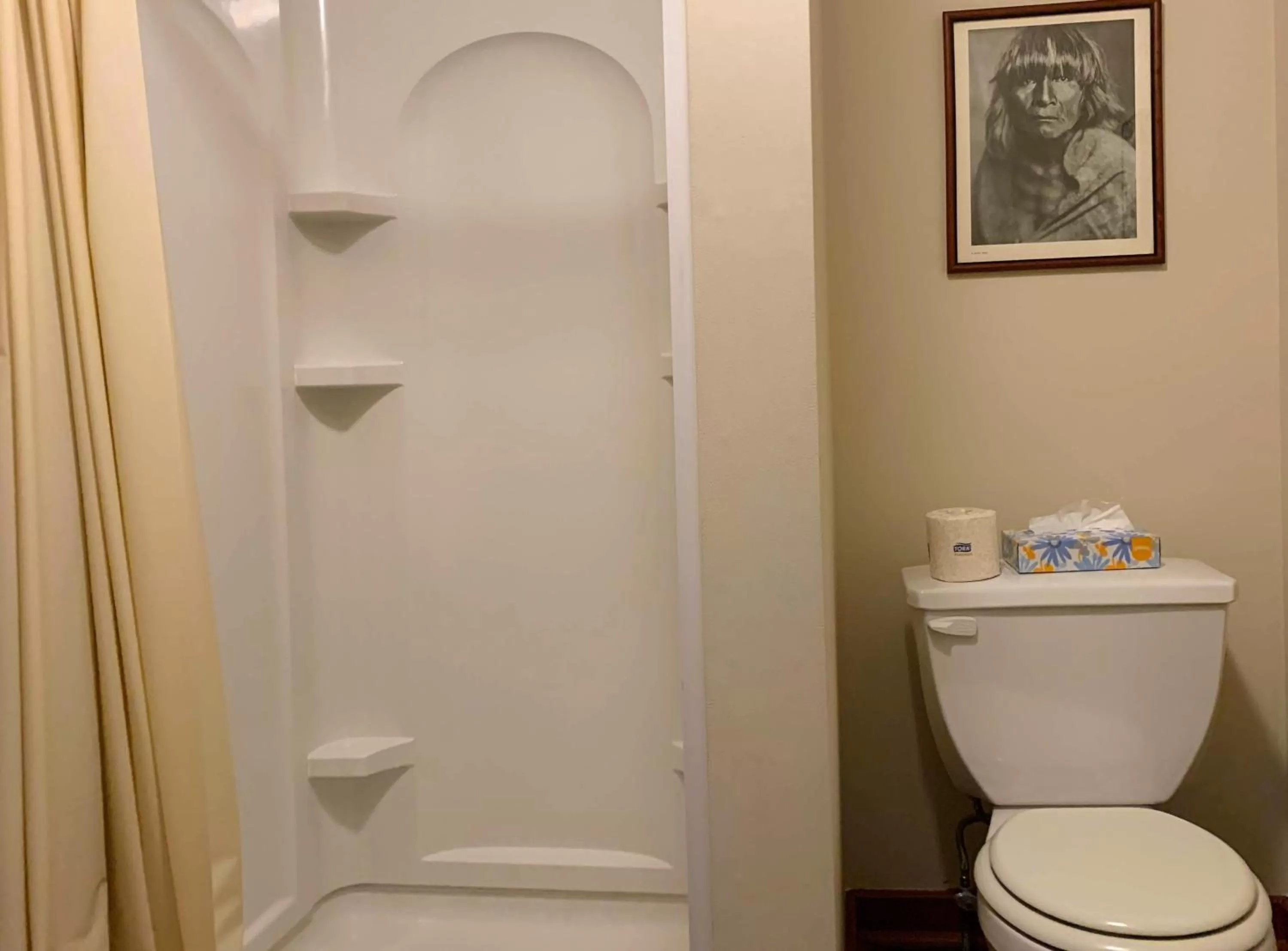 Bathroom in Lakeside Inn