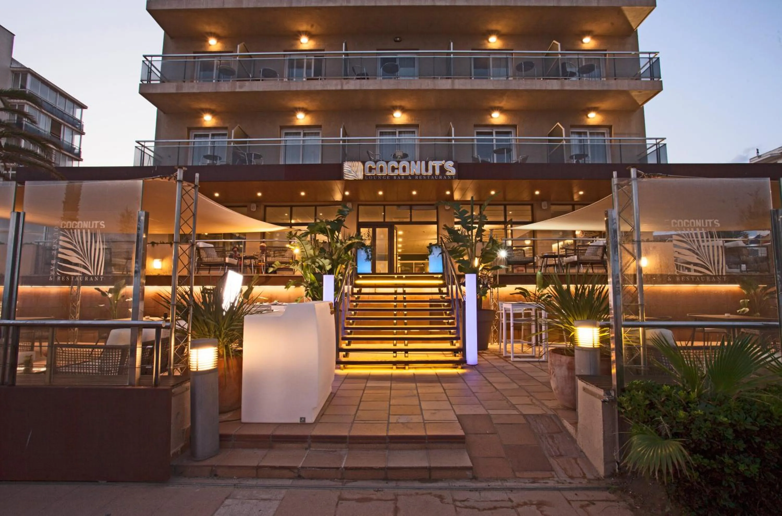 Property building in Hotel Monterrey Roses by Pierre & Vacances