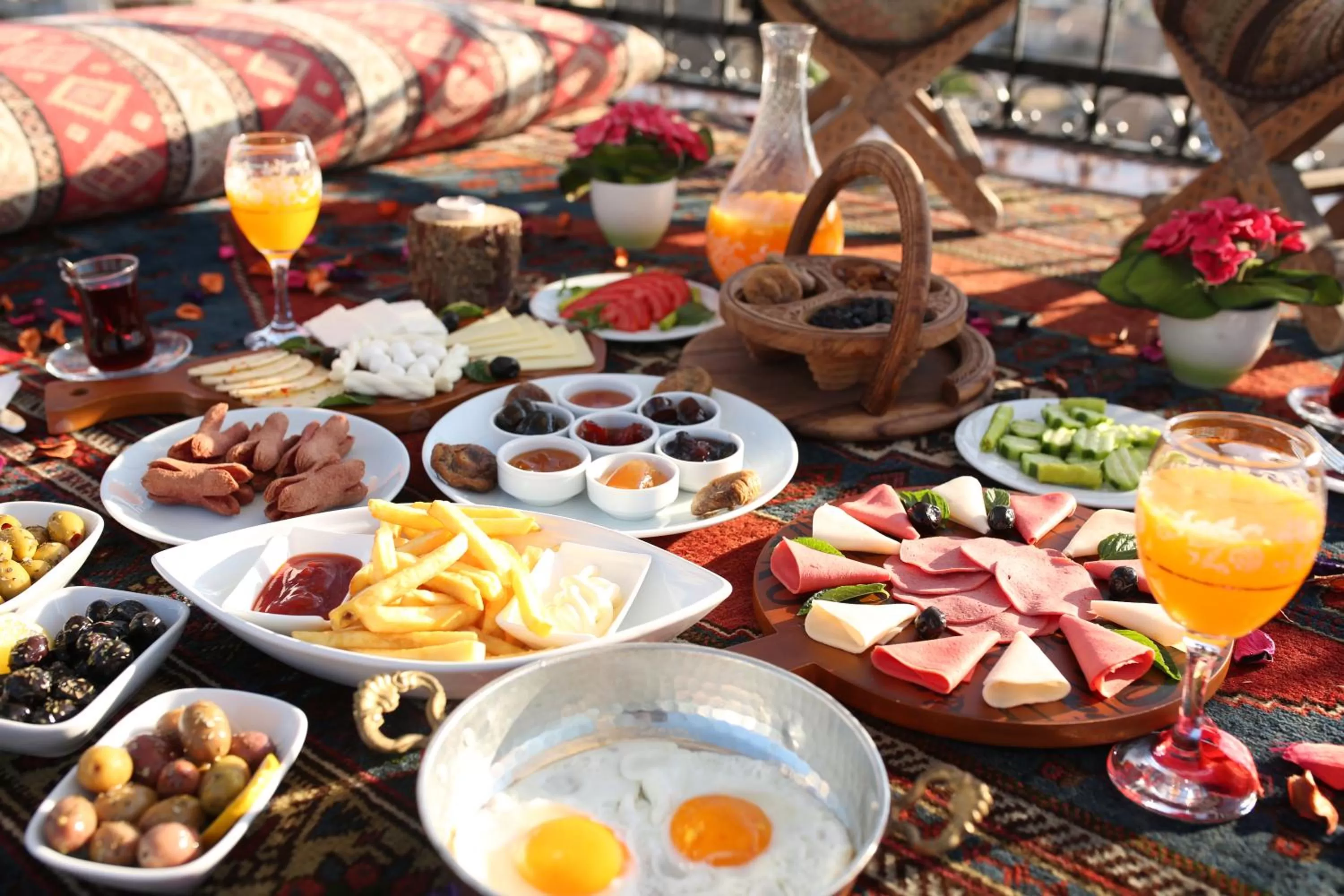 Food and drinks in Maccan Cave Hotel