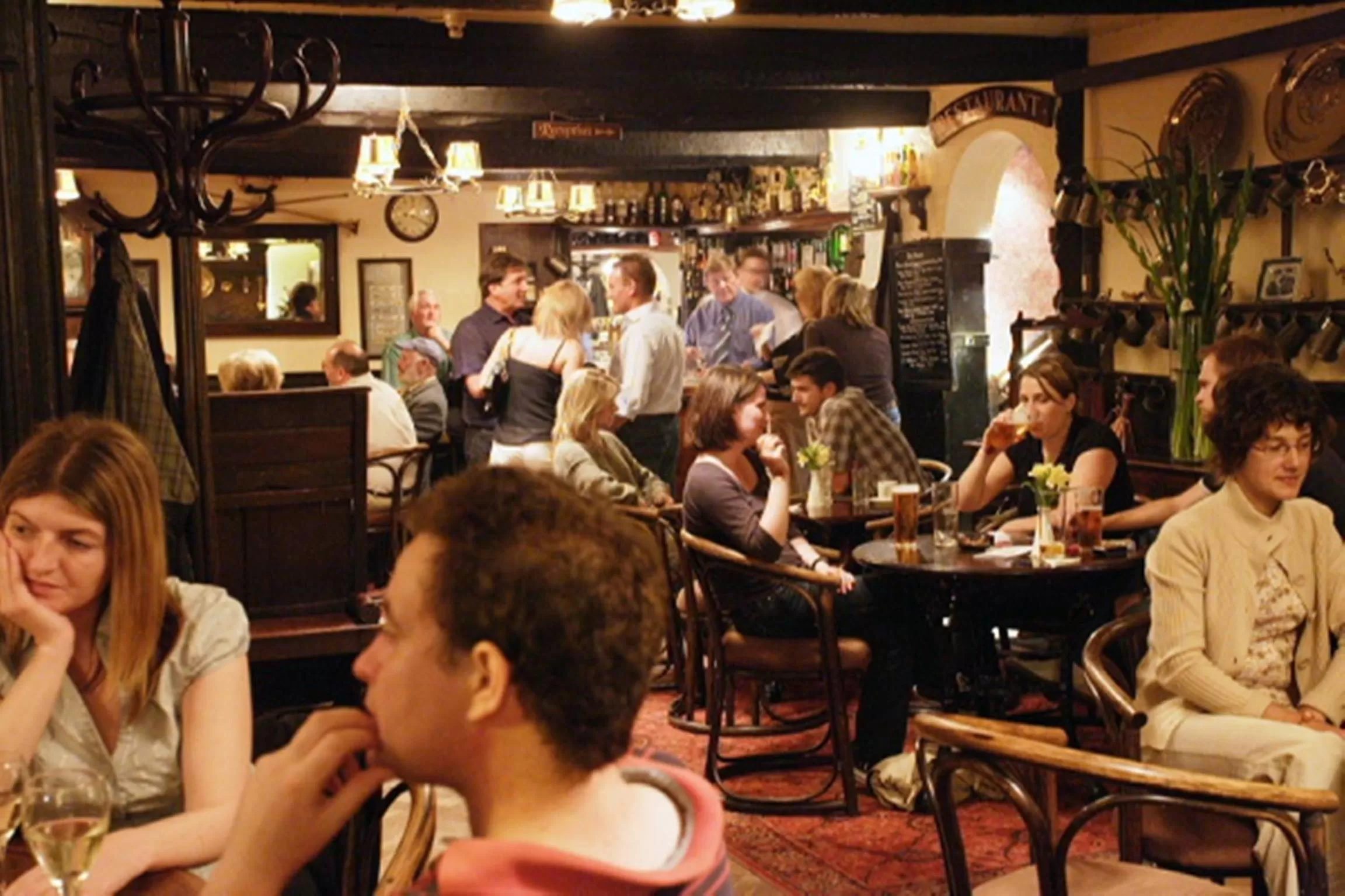 Lounge or bar in Bear Crickhowell