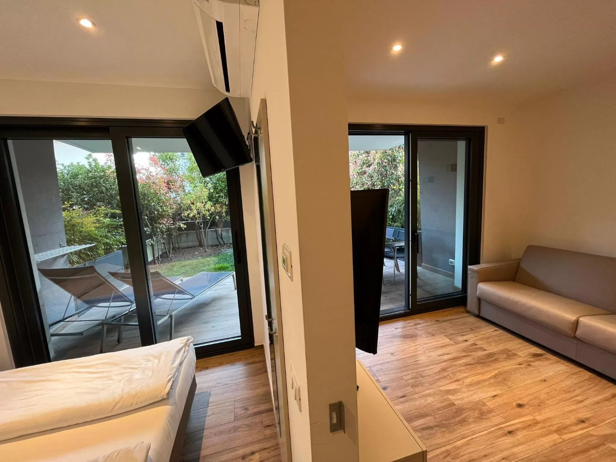 Living room in Riva Lake Lodge