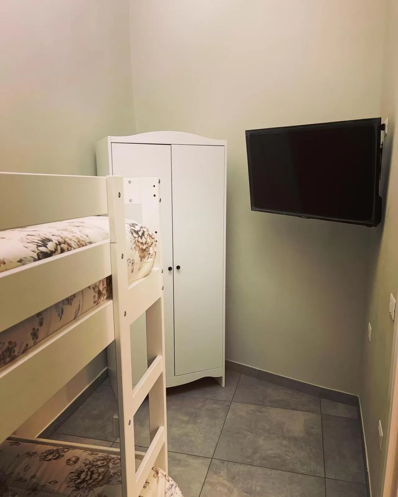 TV/Entertainment Center in Beb la Gemma