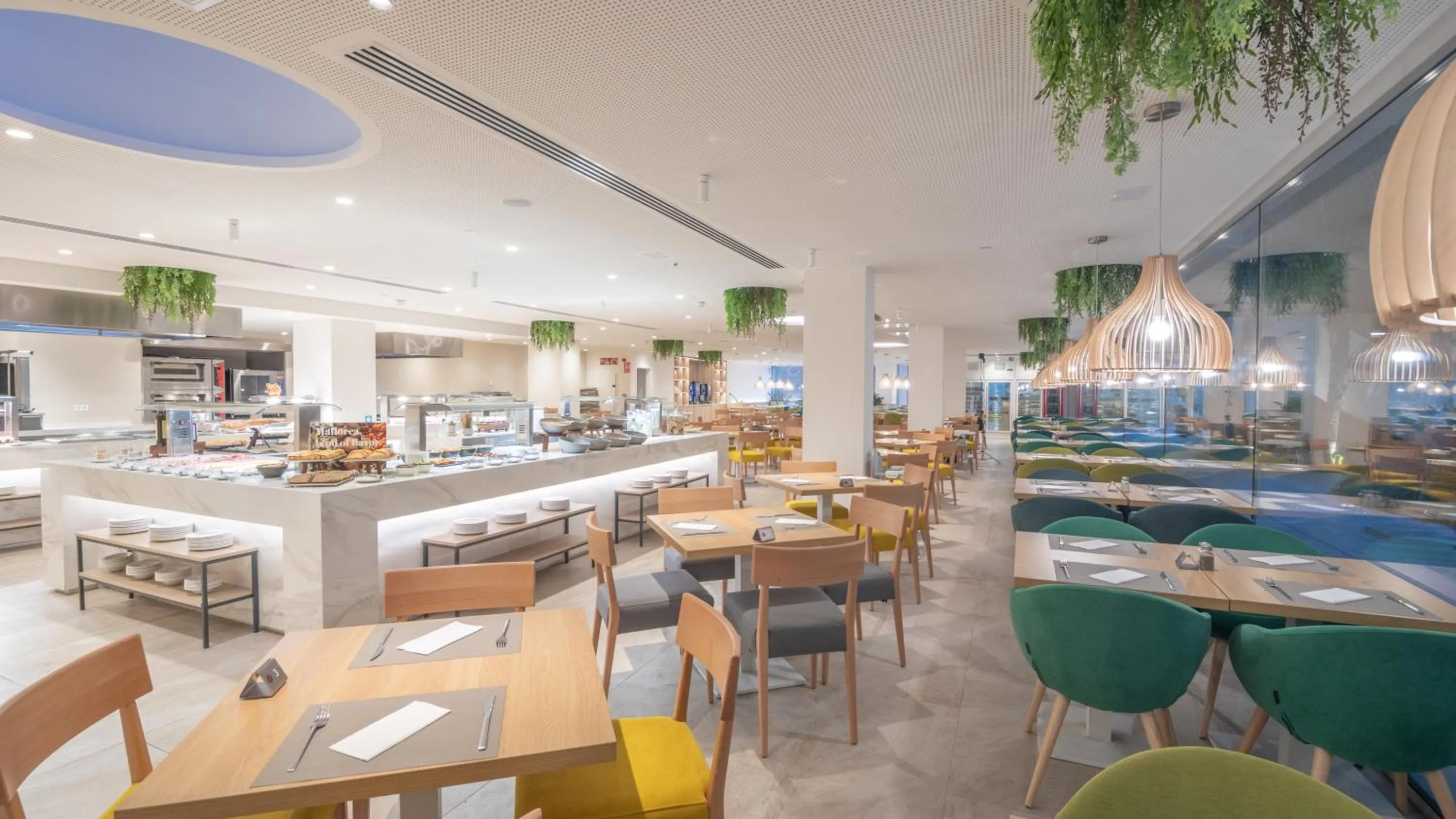 Restaurant/places to eat in JS Portocolom Suites