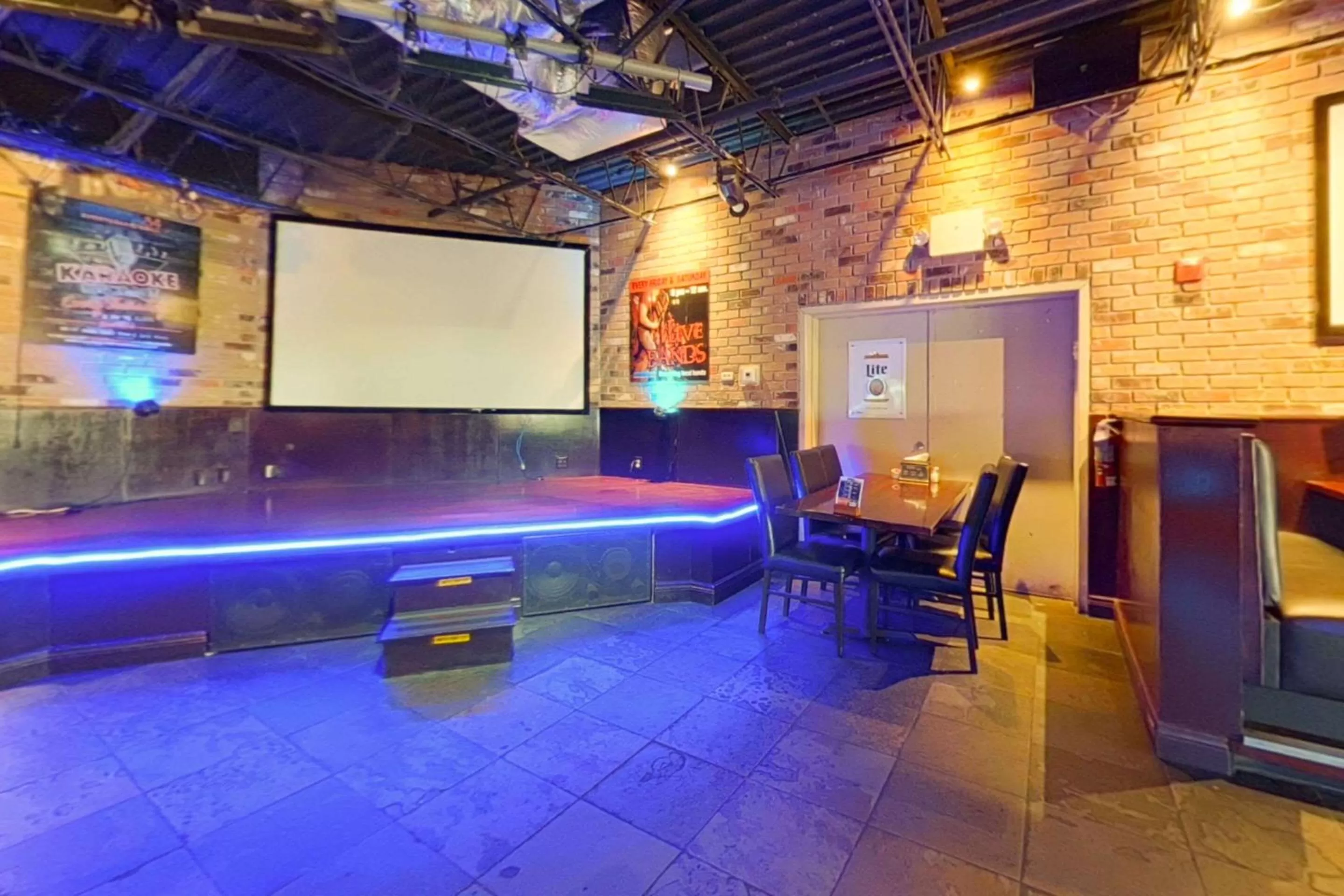 Restaurant/places to eat in Rodeway Inn & Suites Fort Lauderdale Airport & Cruise Port