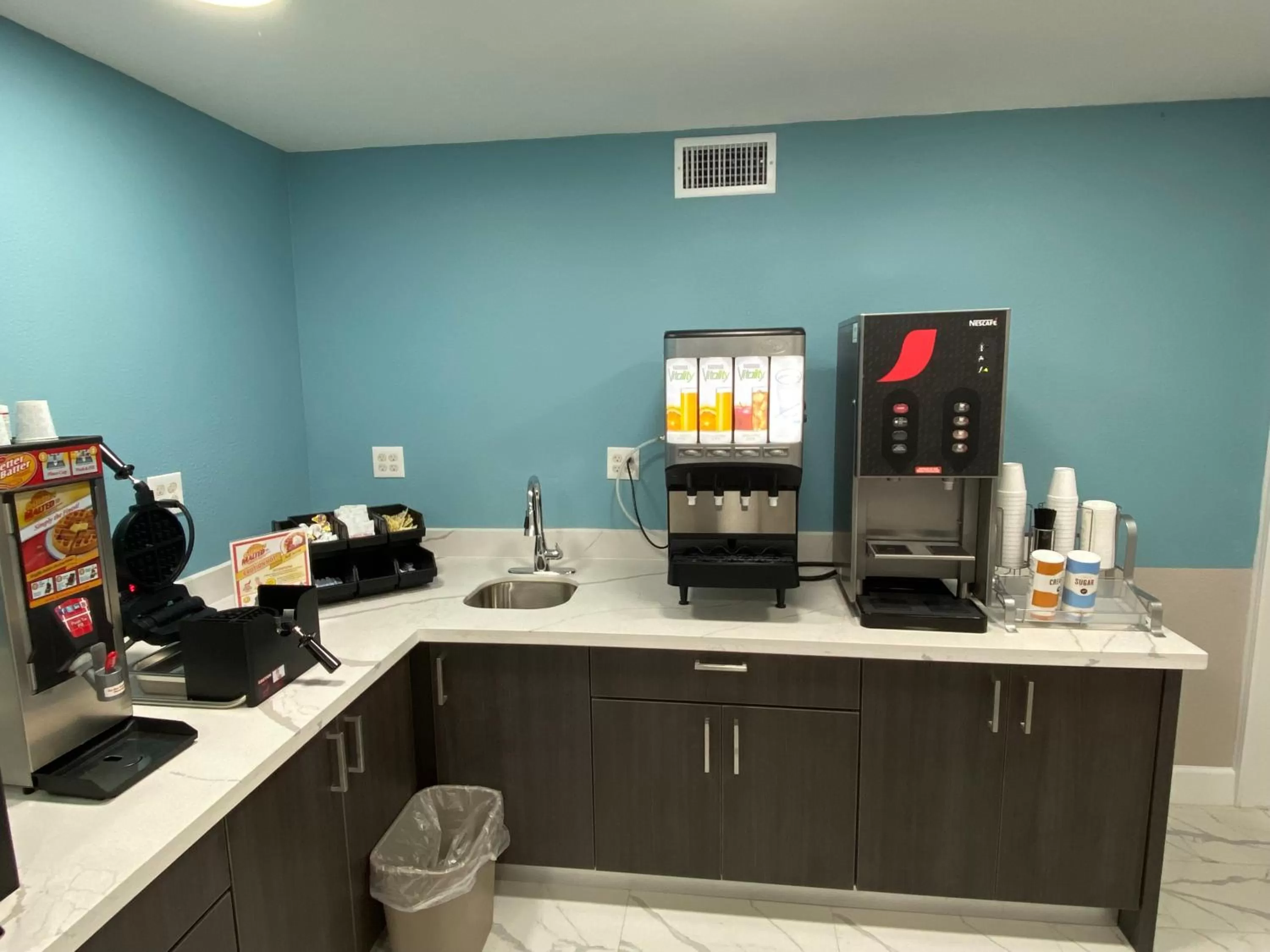 Kitchen or kitchenette in Days Inn by Wyndham Waco University Area
