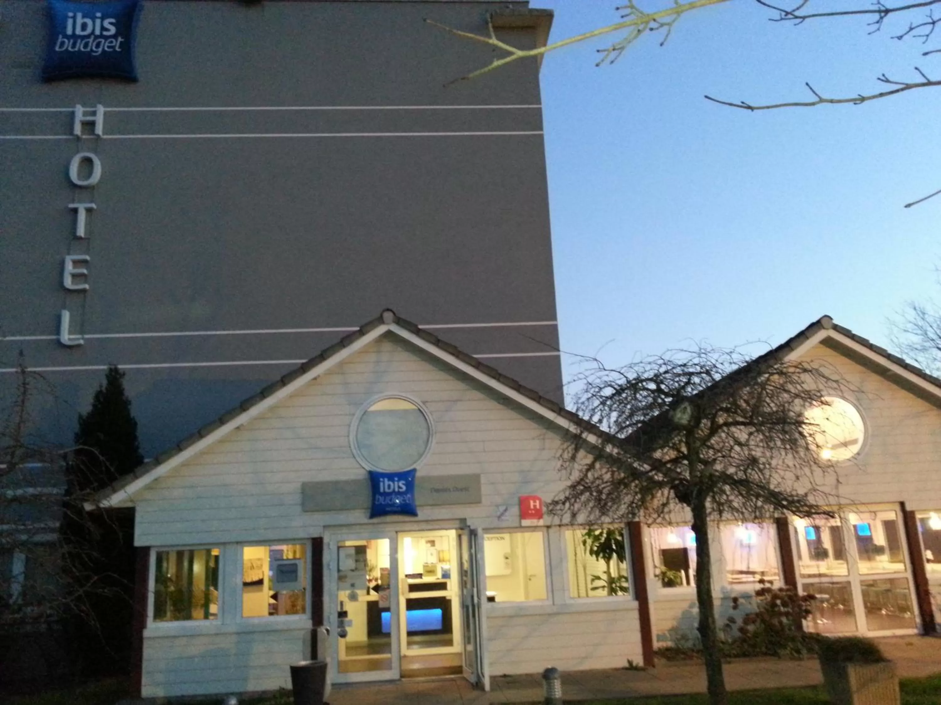 Facade/entrance in Hôtel Ibis Budget Nantes Ouest Atlantis Couëron