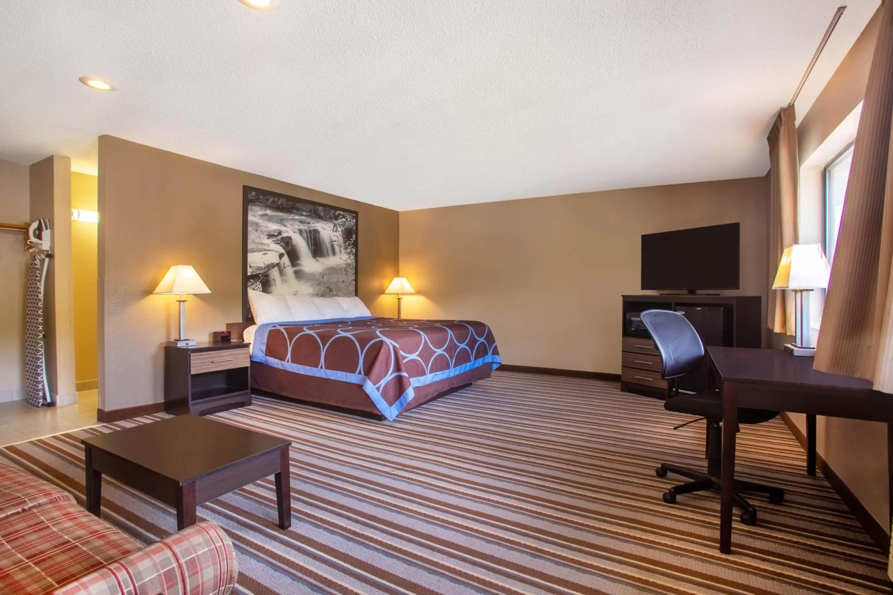 Bedroom, Bed in Super 8 by Wyndham Elkins