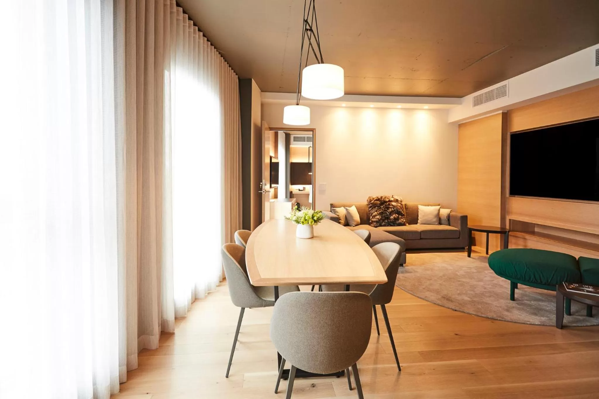 Living room in Le Germain Hotel Ottawa