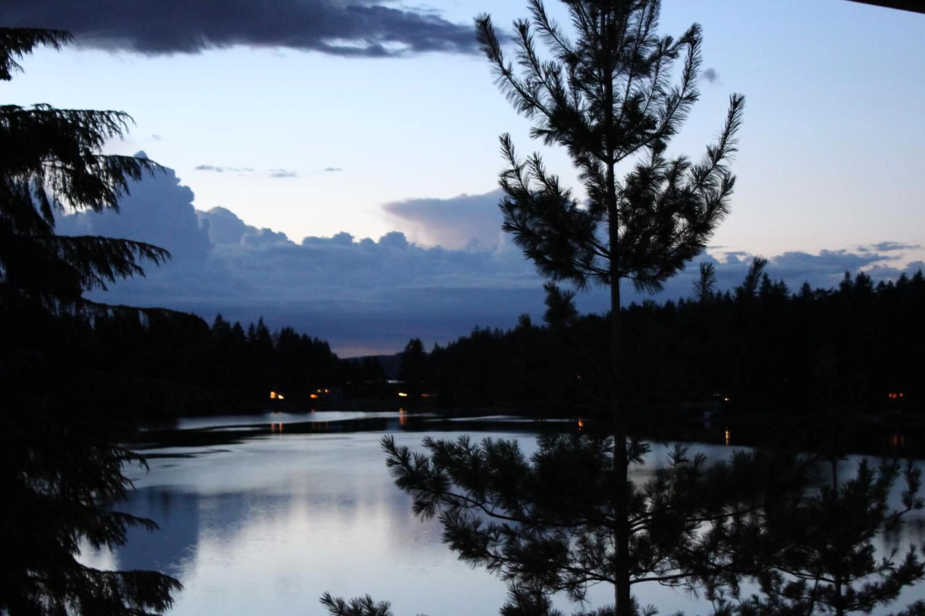 Night in Oyster Bay Inn & Suites