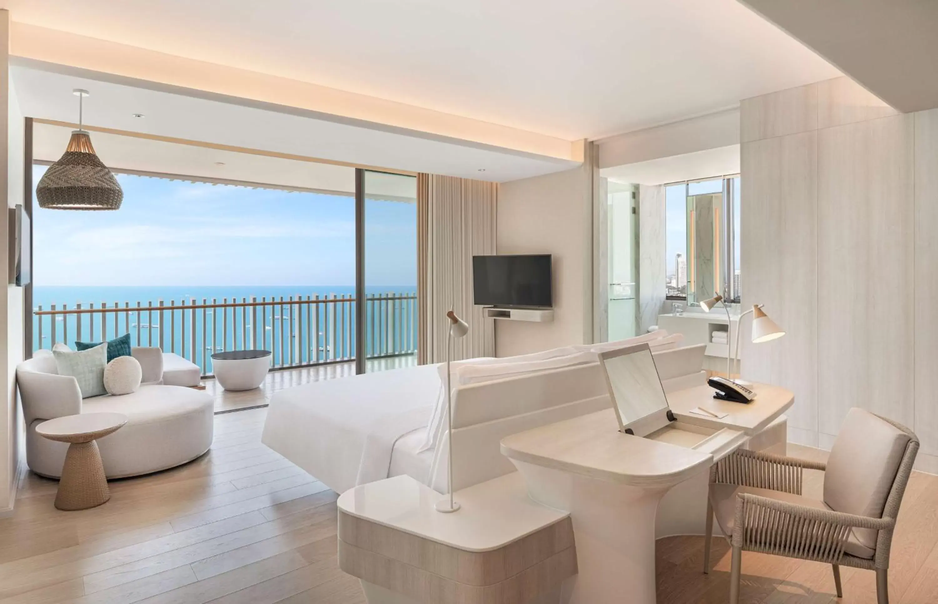 Executive Premium King Room - Ocean Front in Hilton Pattaya Executive Premium King Room - Ocean Front in Hilton Pattaya