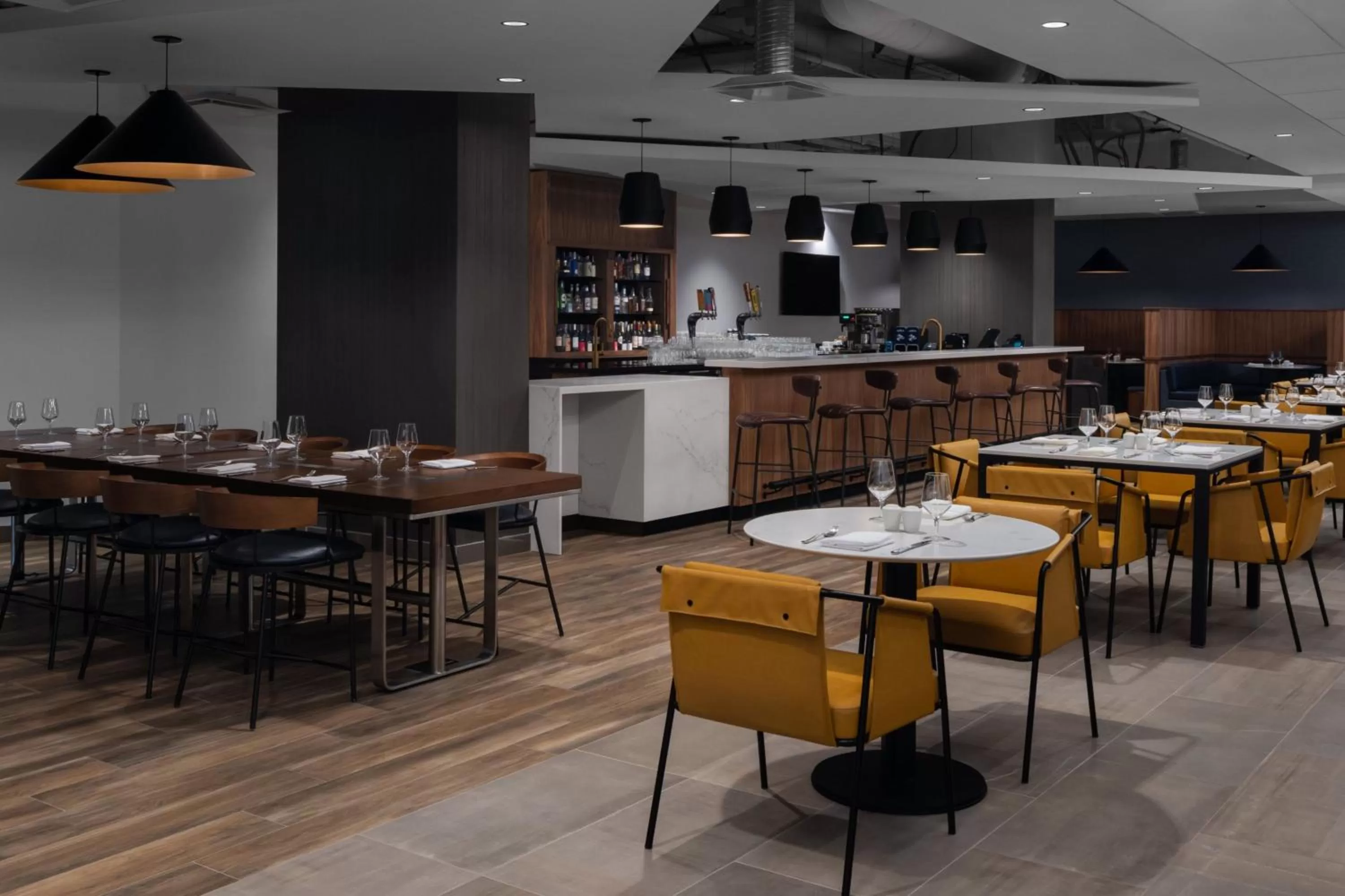 Restaurant/places to eat in Courtyard by Marriott Calgary Downtown