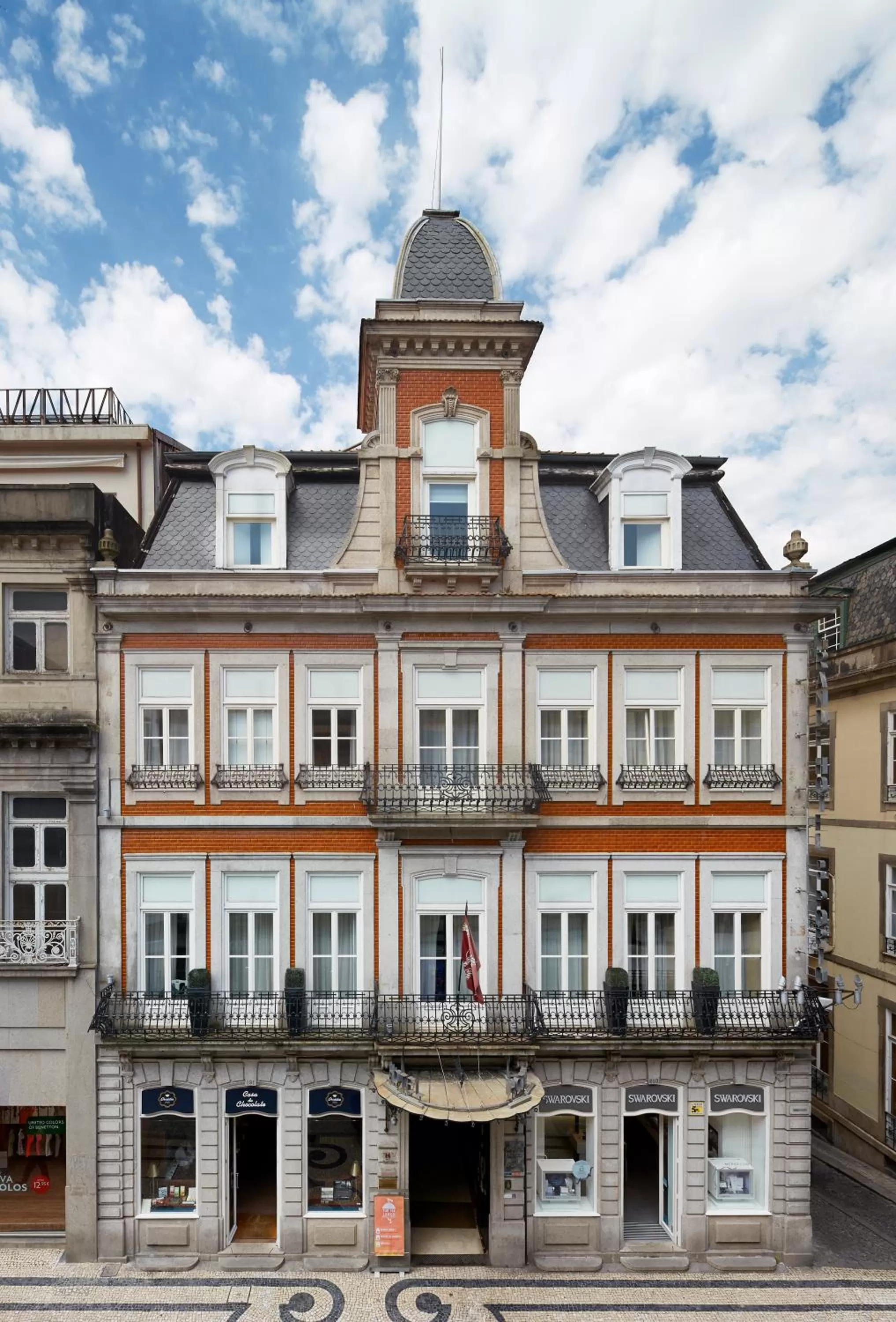 Property building in Grande Hotel do Porto