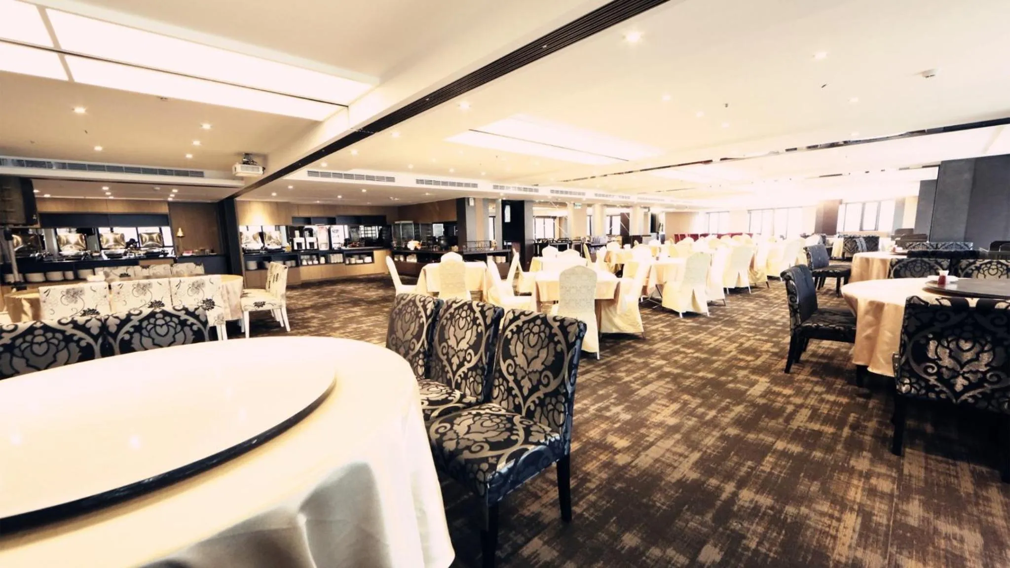 Restaurant/places to eat in Grand Earl Hotel