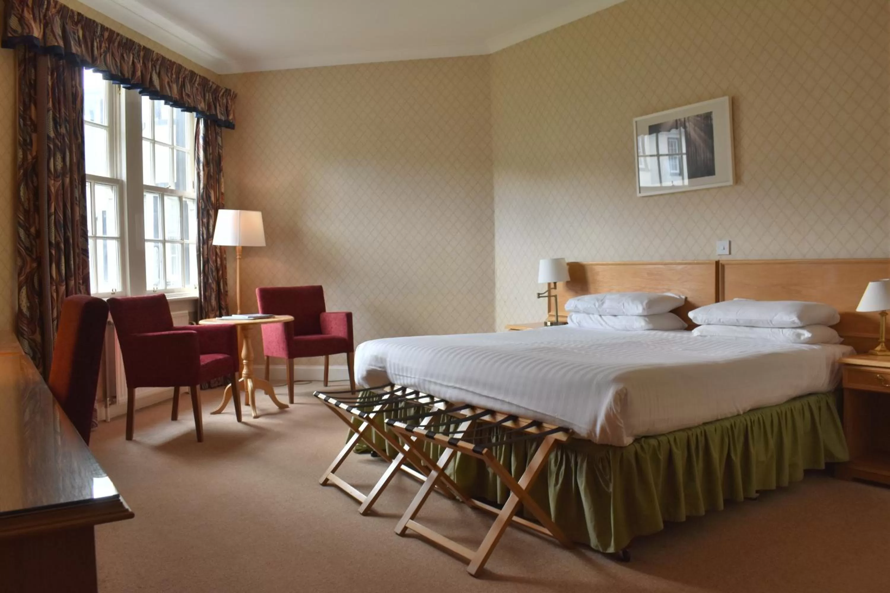 Bedroom, Bed in Green Hotel