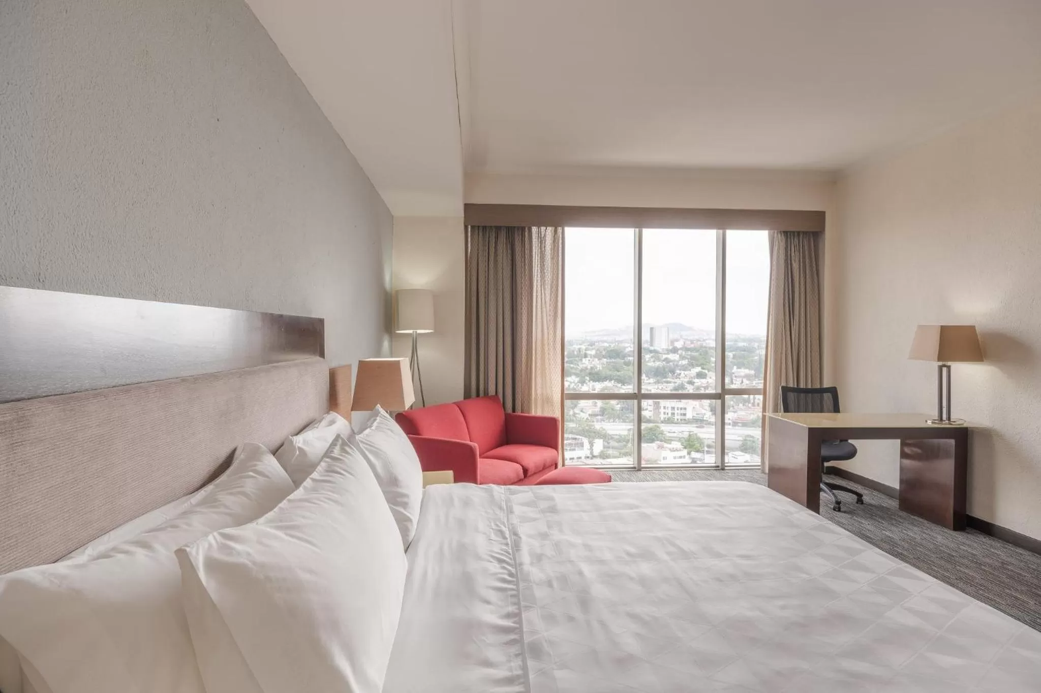 Photo of the whole room, Bed in Holiday Inn Guadalajara Select by IHG