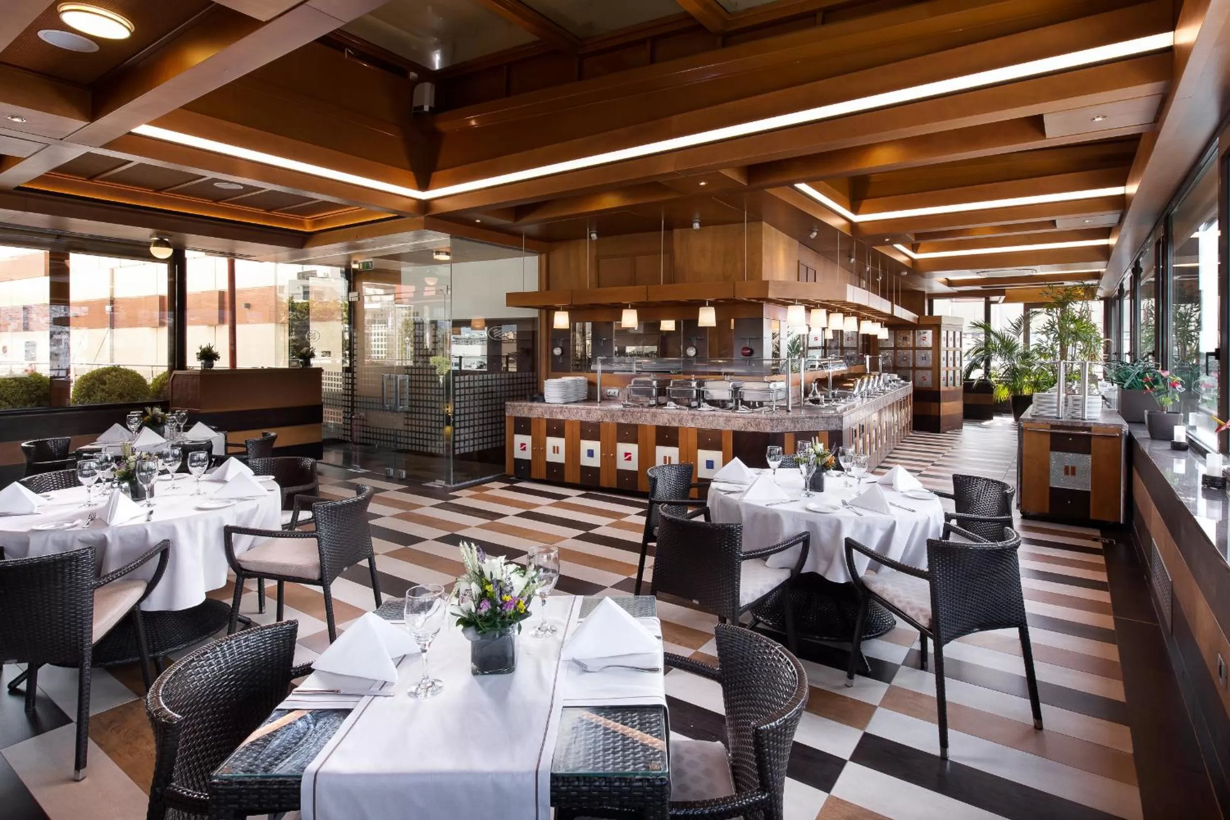 Restaurant/places to eat in Crowne Plaza Athens City Centre by IHG