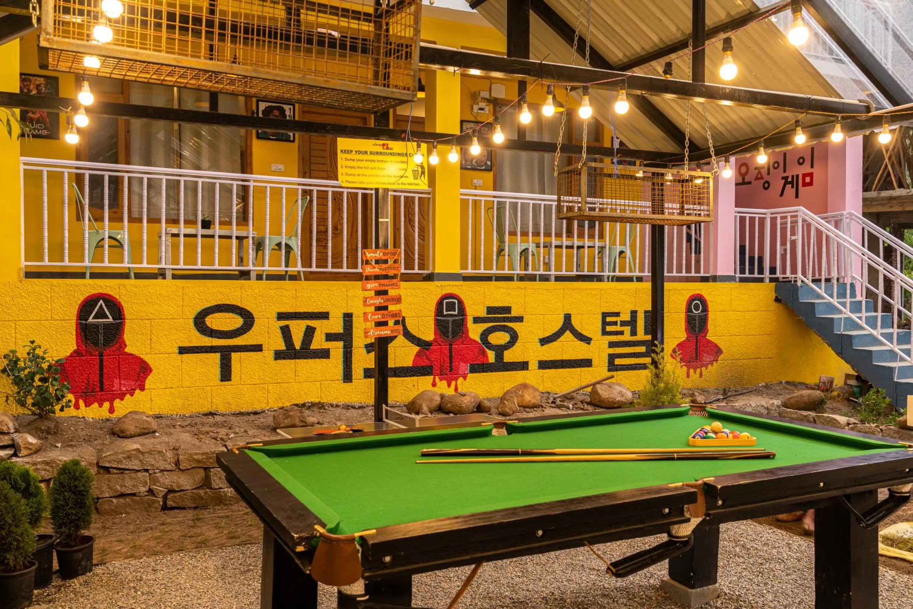 Whoopers Hostel Manali