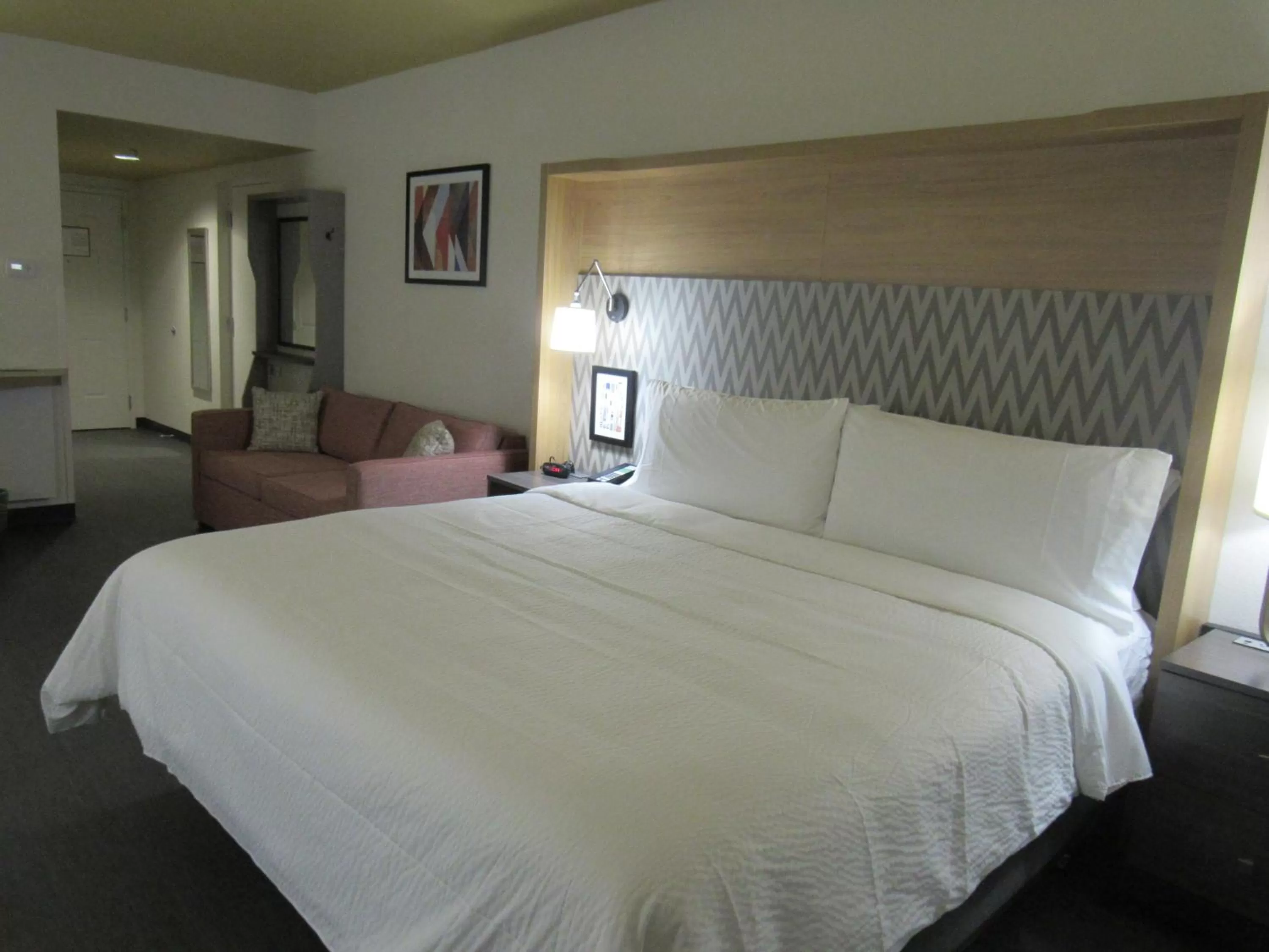 Bed in Holiday Inn Orlando International Dr-ICON by IHG