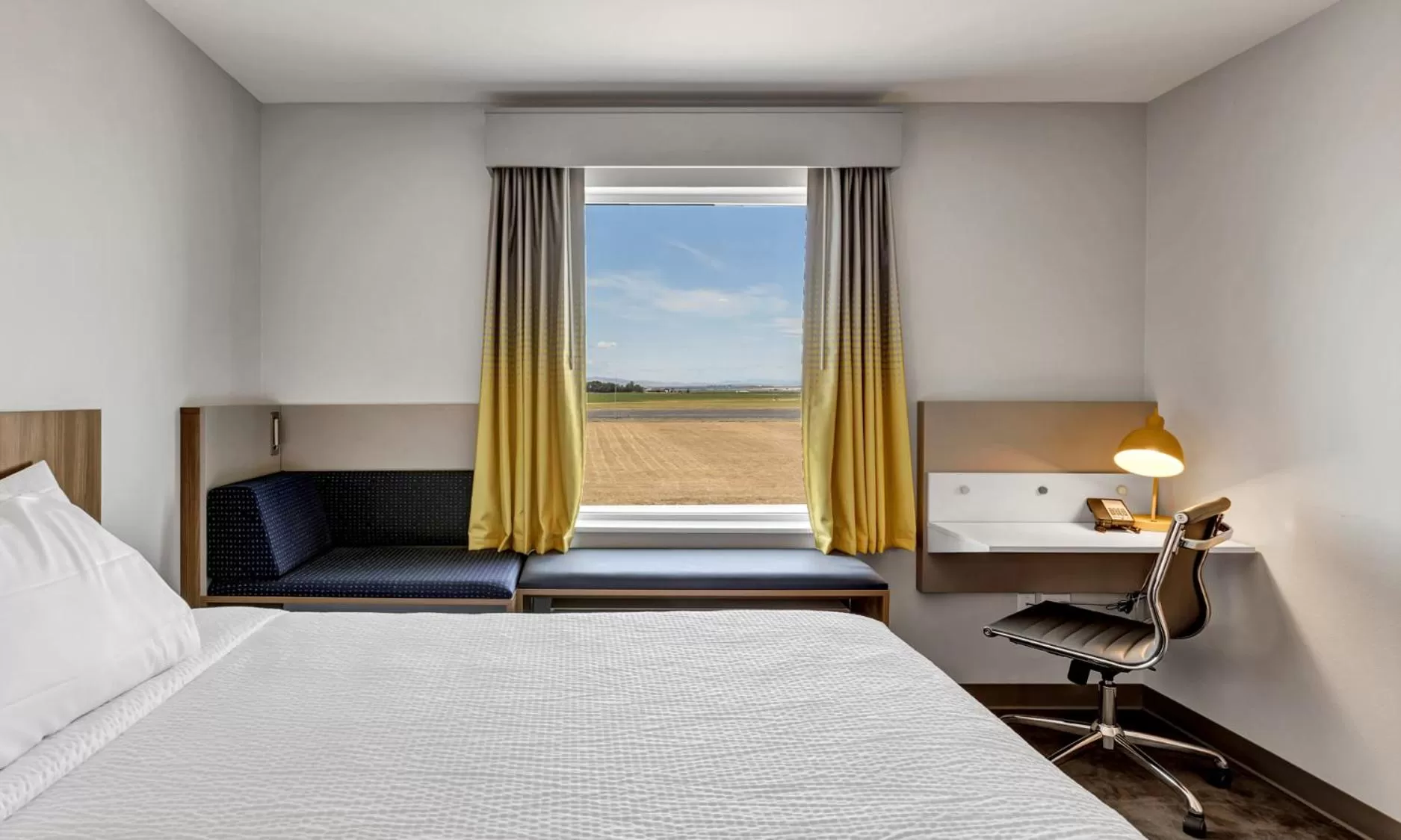 View (from property/room), Bed in Holiday Inn Express & Suites George - Quincy South by IHG