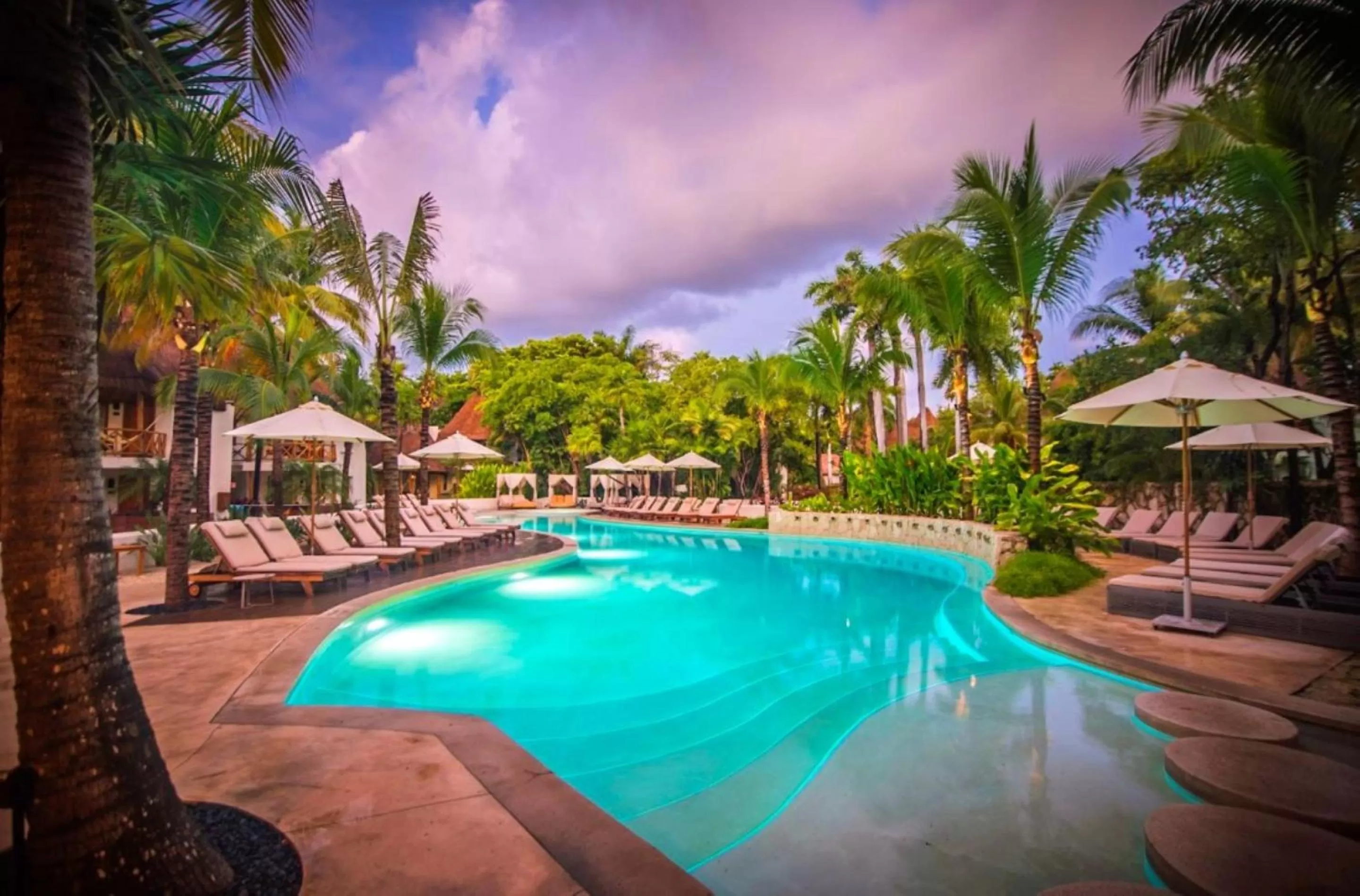 Restaurant/places to eat in Mahekal Beach Front Resort & Spa