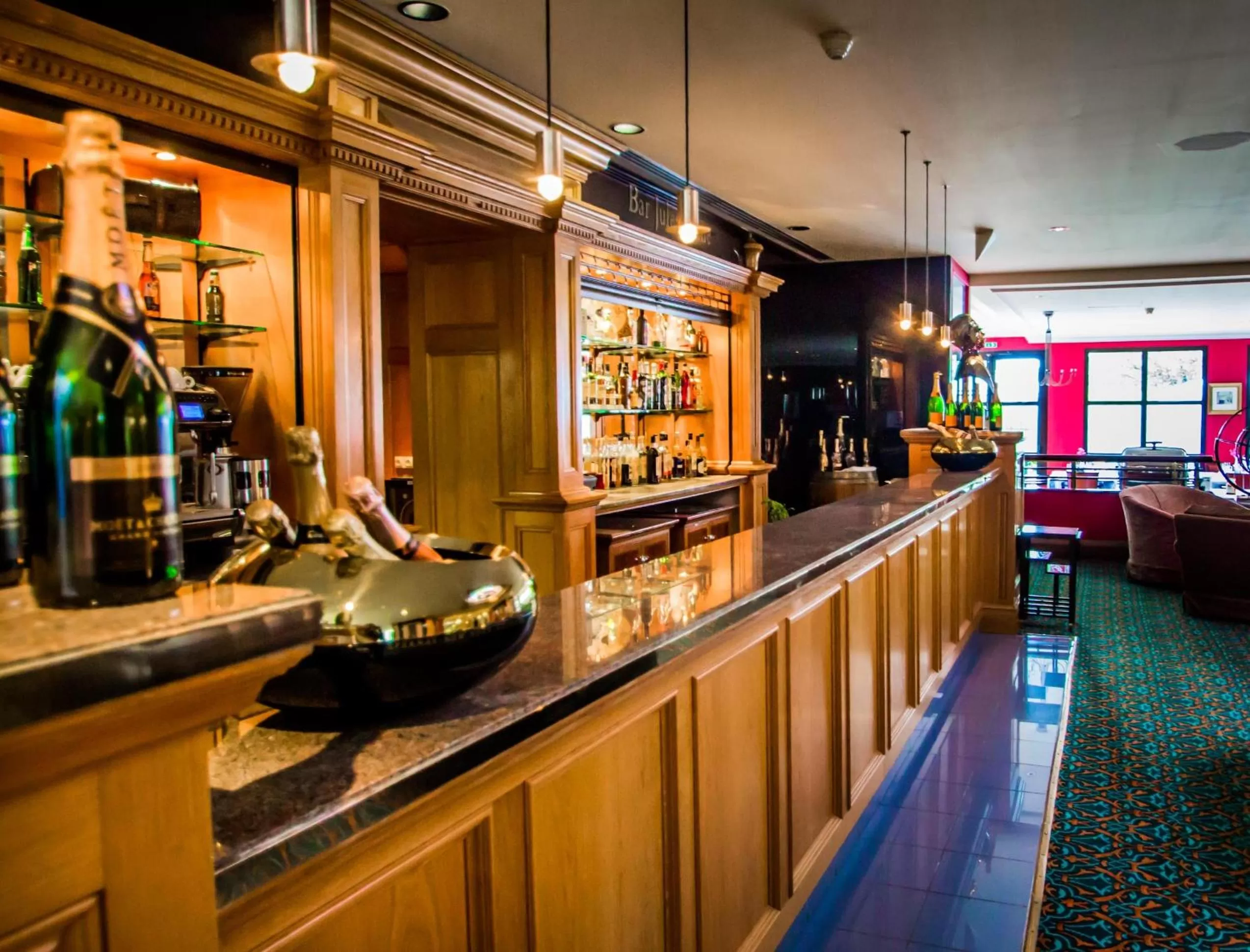 Lounge or bar in Millennium Hotel Paris Charles De Gaulle