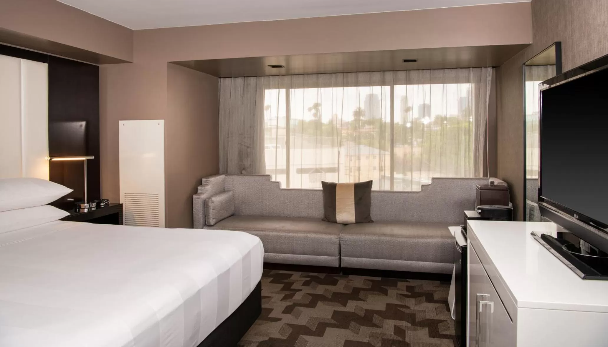 Bedroom, Bed in Beverly Hills Marriott