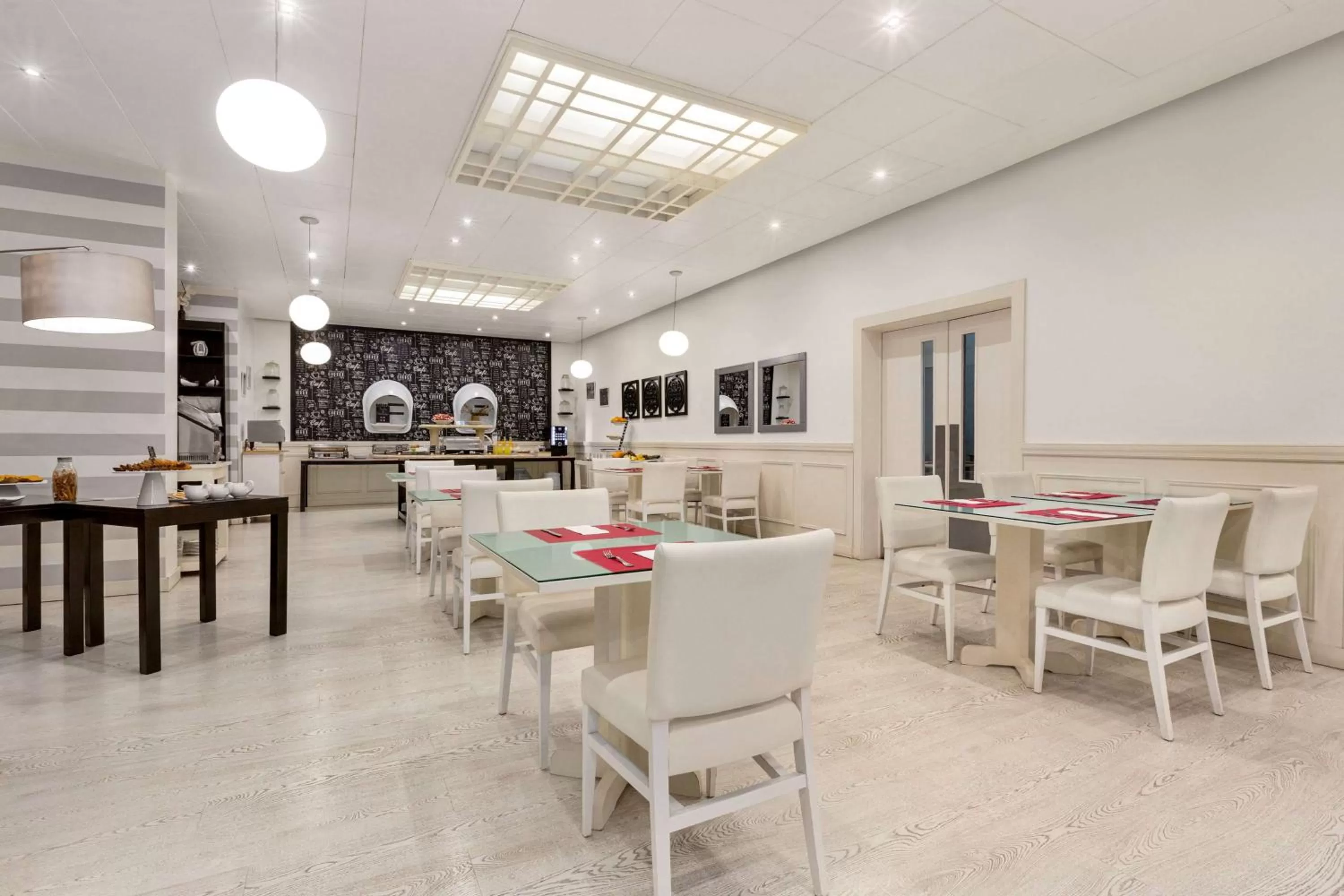 Restaurant/places to eat in TRYP by Wyndham Montijo Parque Hotel