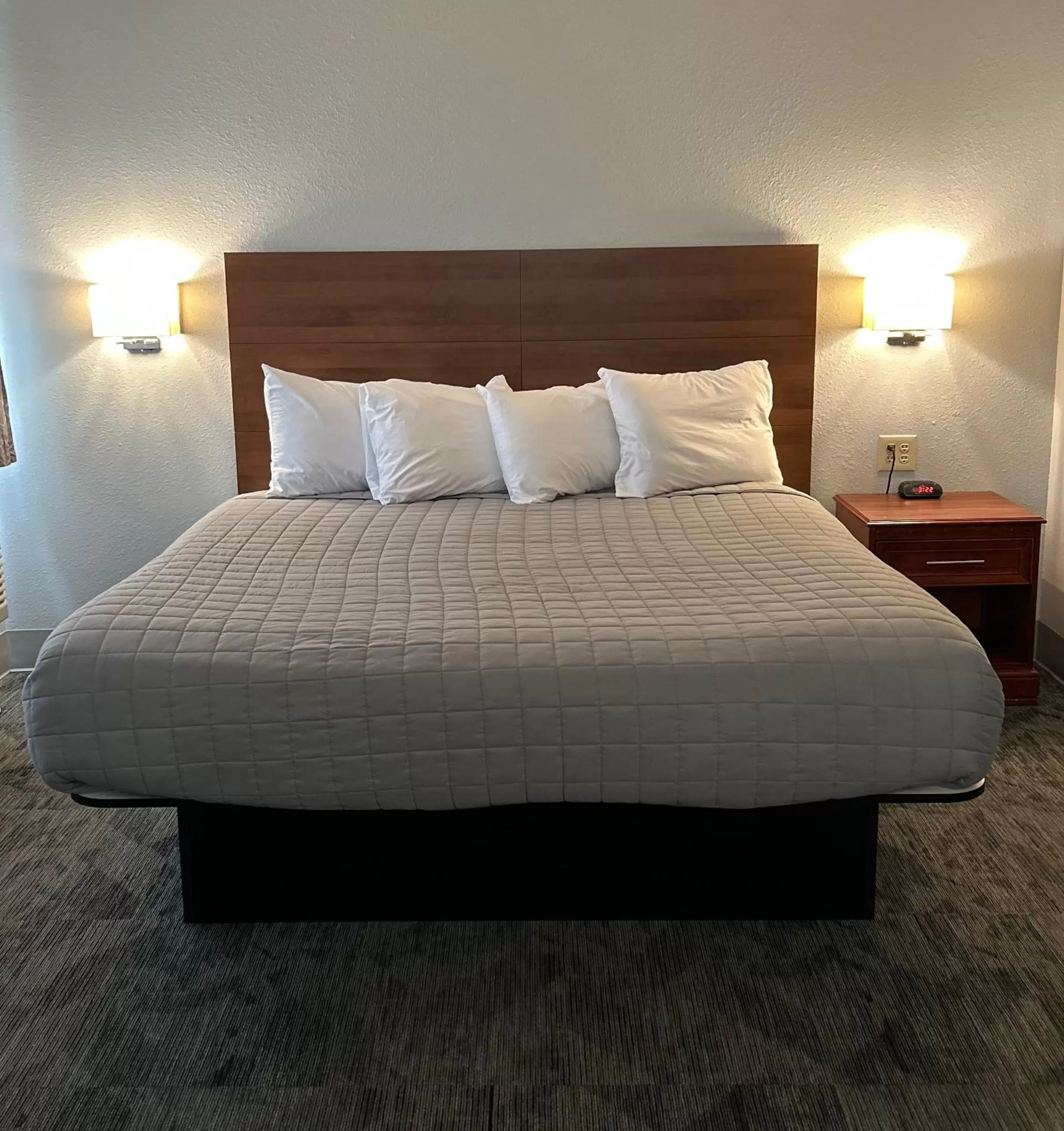 Bed in Travelodge by Wyndham Lincoln South