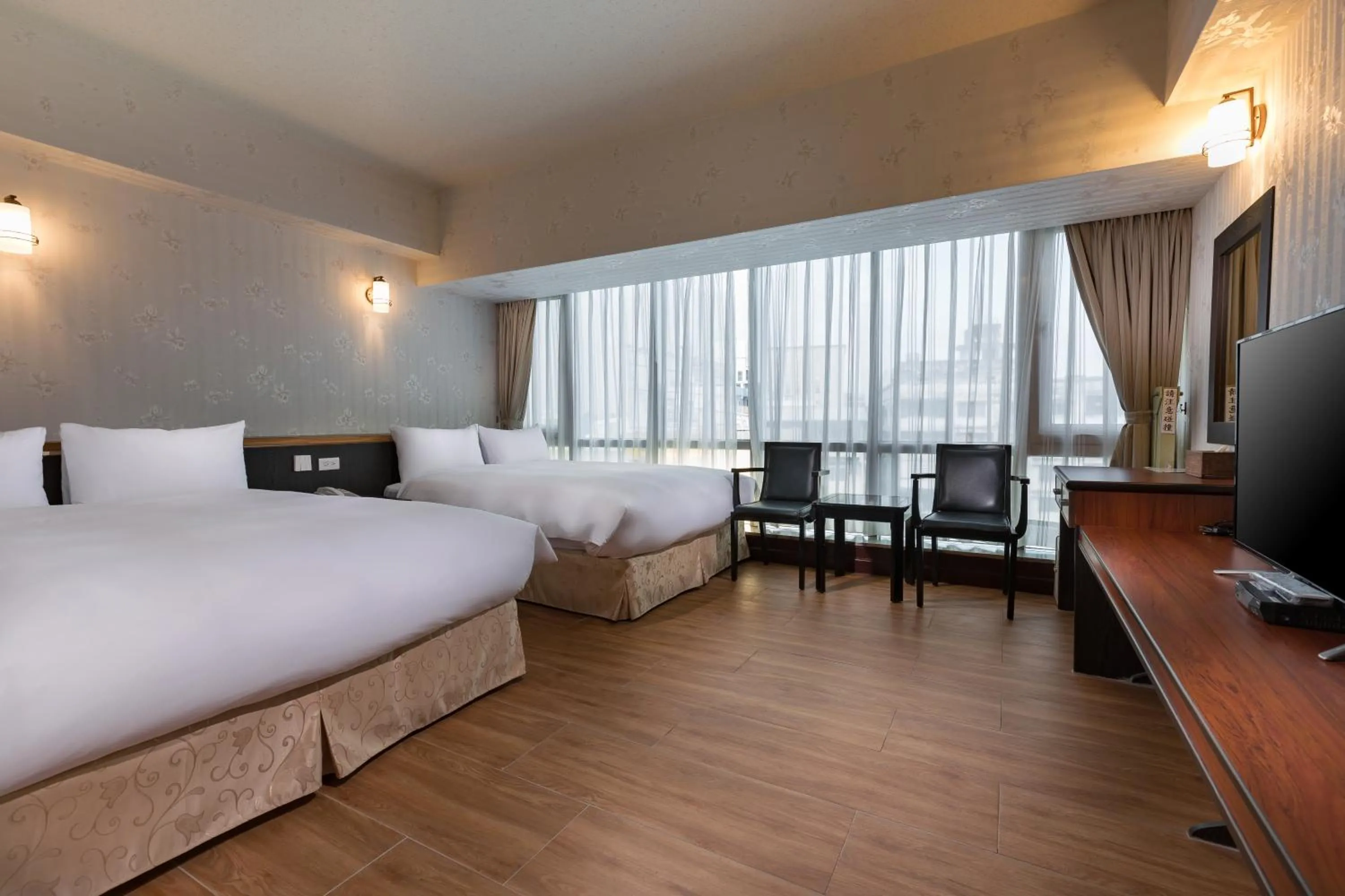 Photo of the whole room, Bed in Lishin Hotel