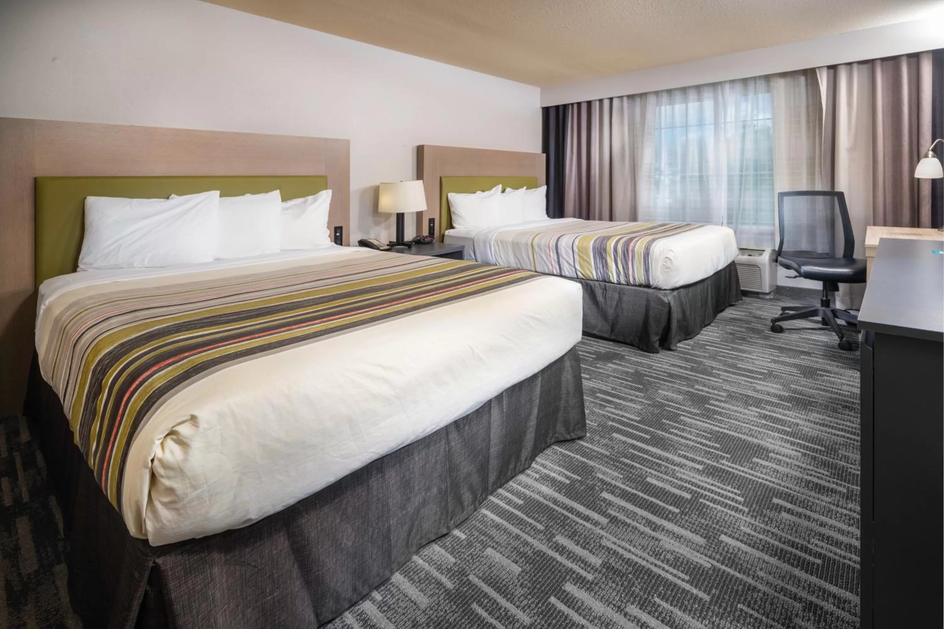 Bedroom, Bed in Country Inn & Suites by Radisson, Rocky Mount, NC