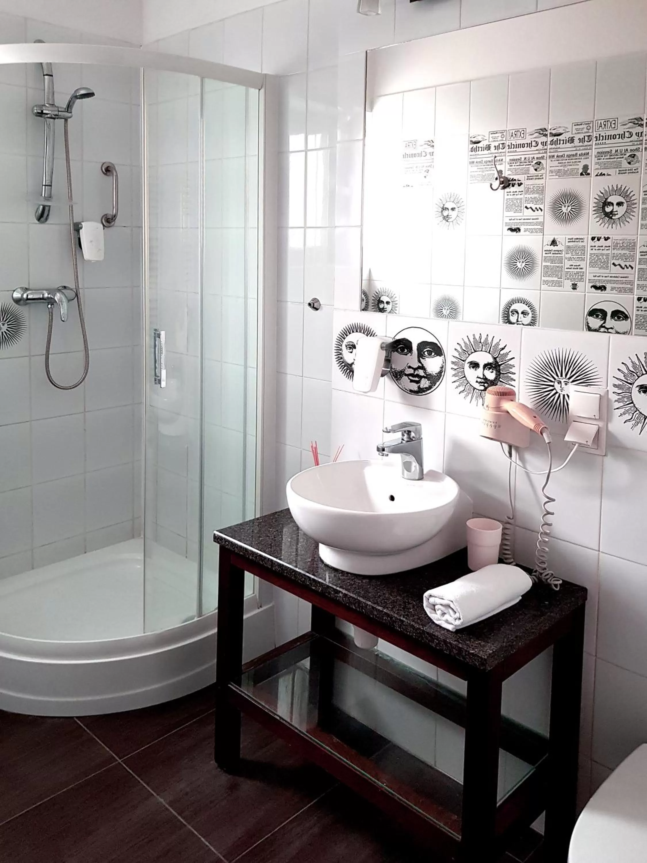 Shower in Hotel Willowa