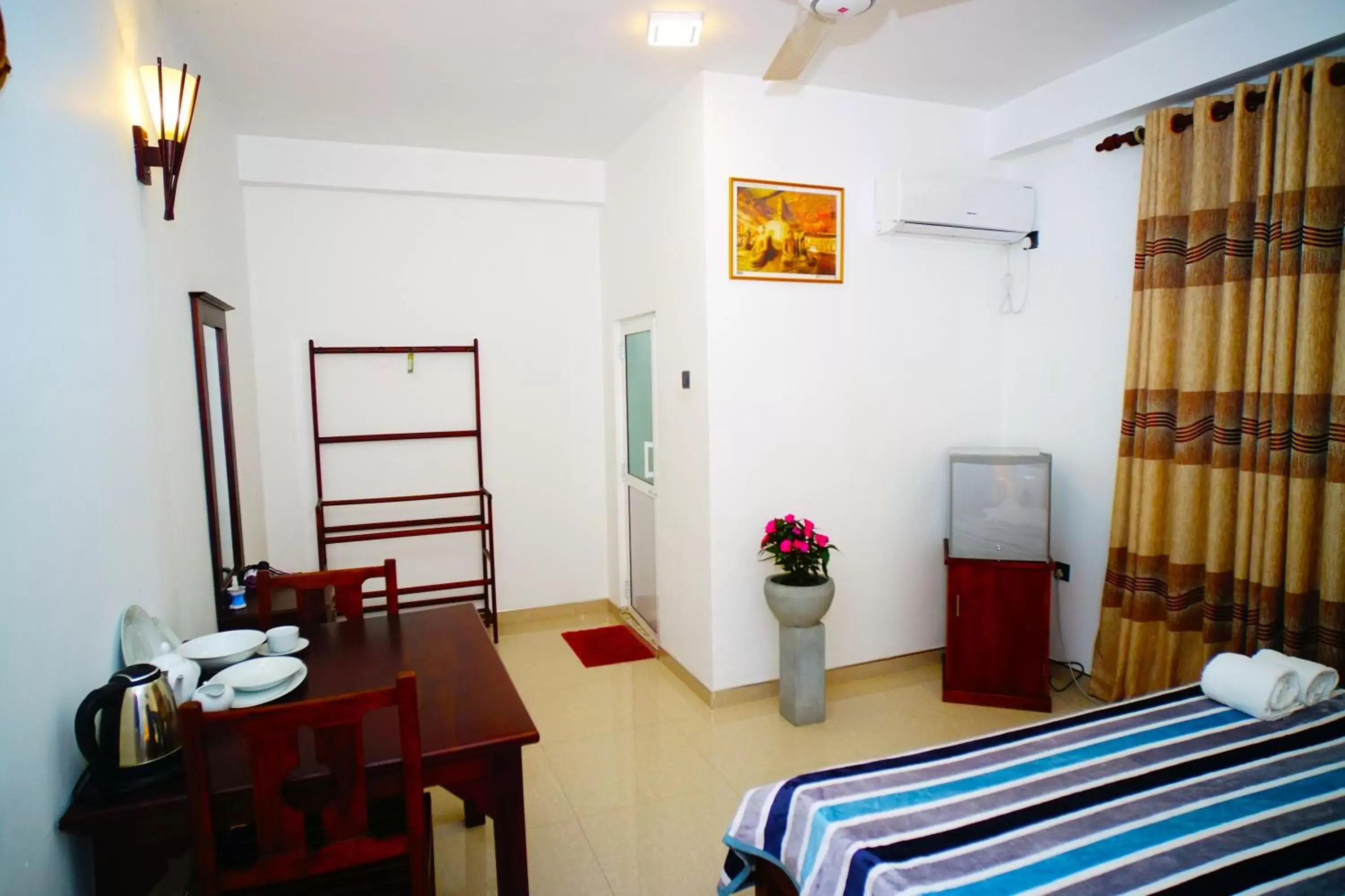 Budget Double Room with Airport pickup & Drop - single occupancy in Airport 4 Season Transit Hotel Budget Double Room with Airport pickup & Drop - single occupancy in Airport 4 Season Transit Hotel