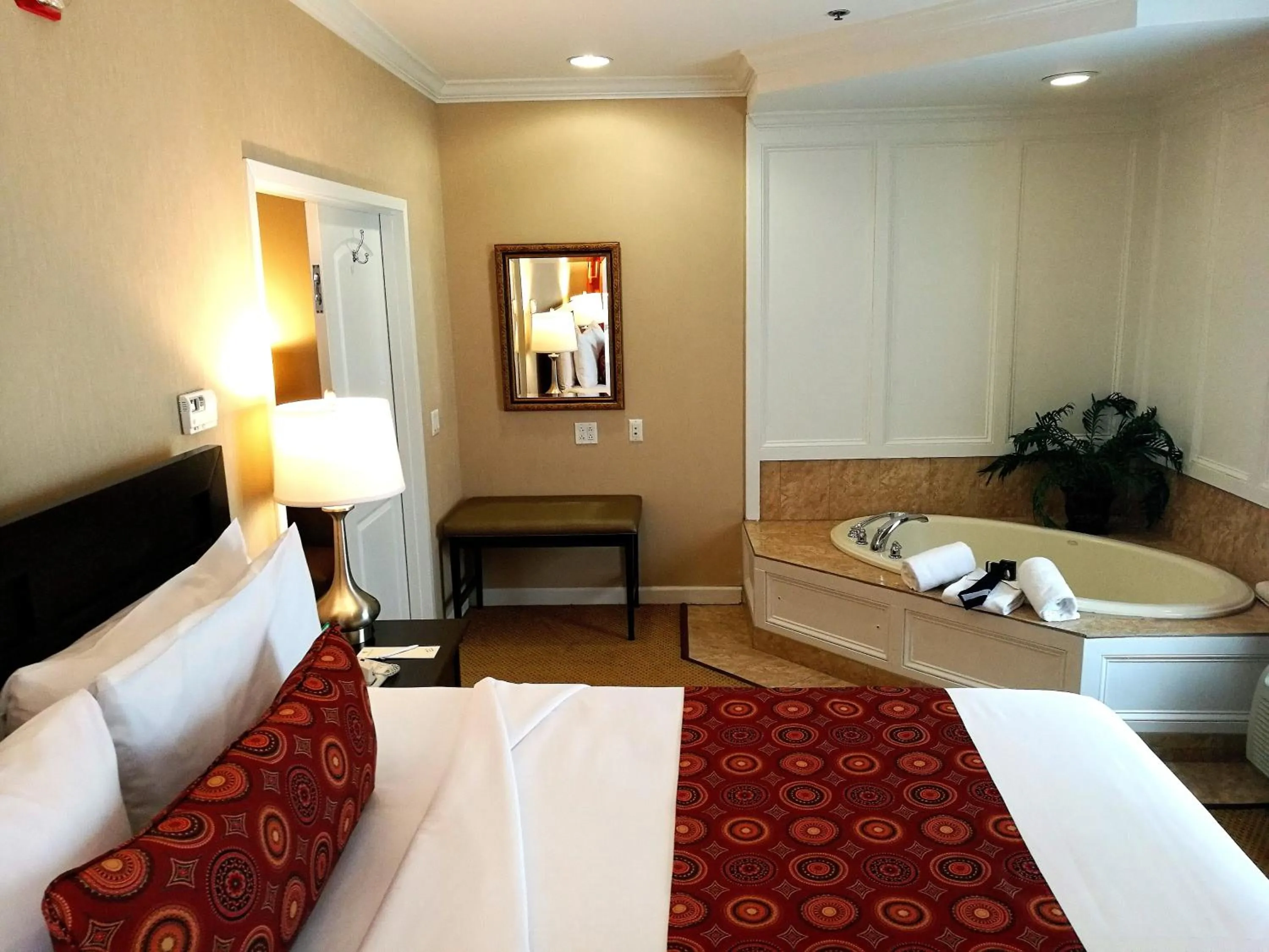 Bedroom, Bed in The Wilshire Grand Hotel