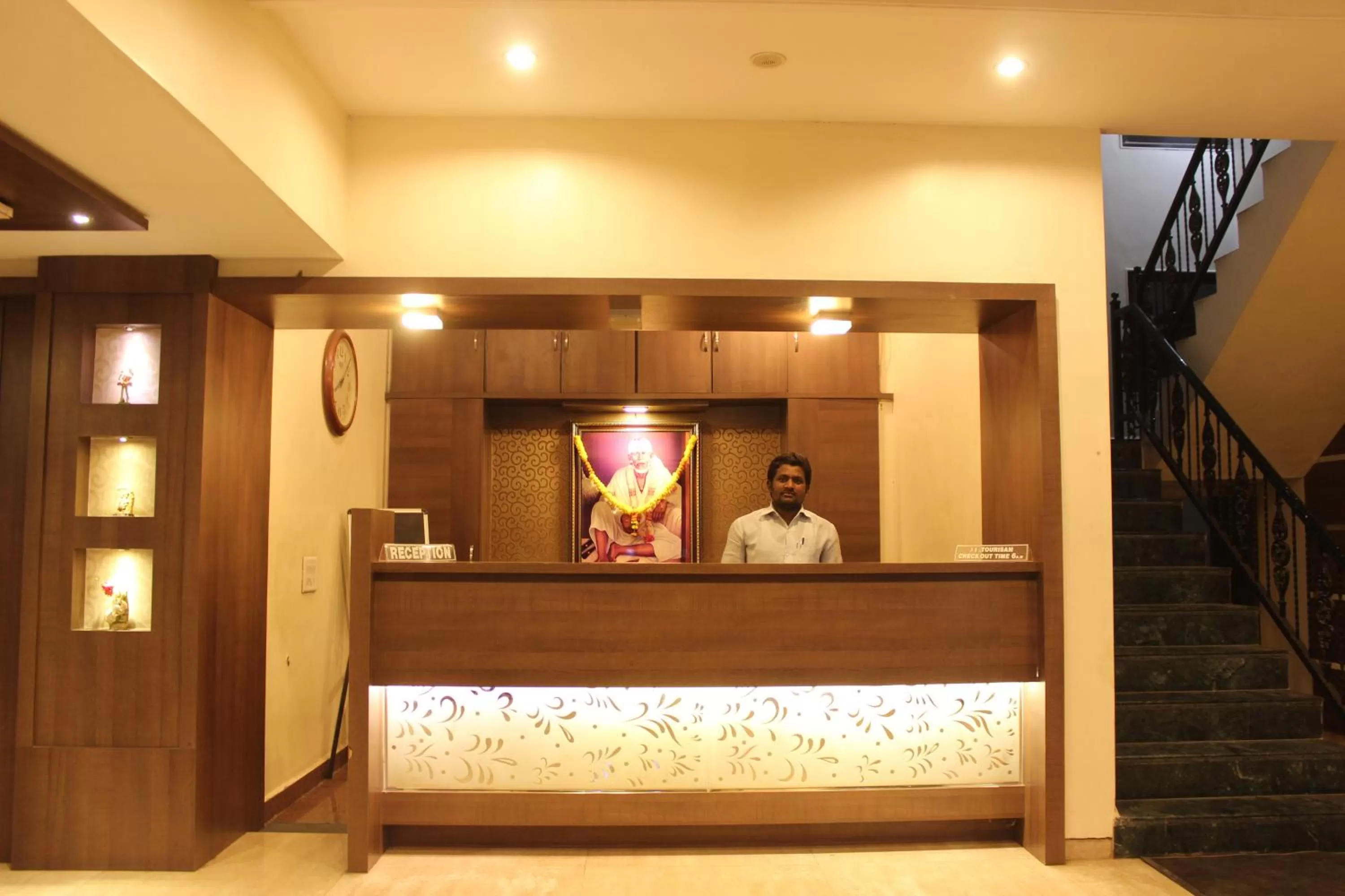 Lobby or reception in Hotel Laxmibai Palace- Only 300 miter from Sai Baba Temple!!!!