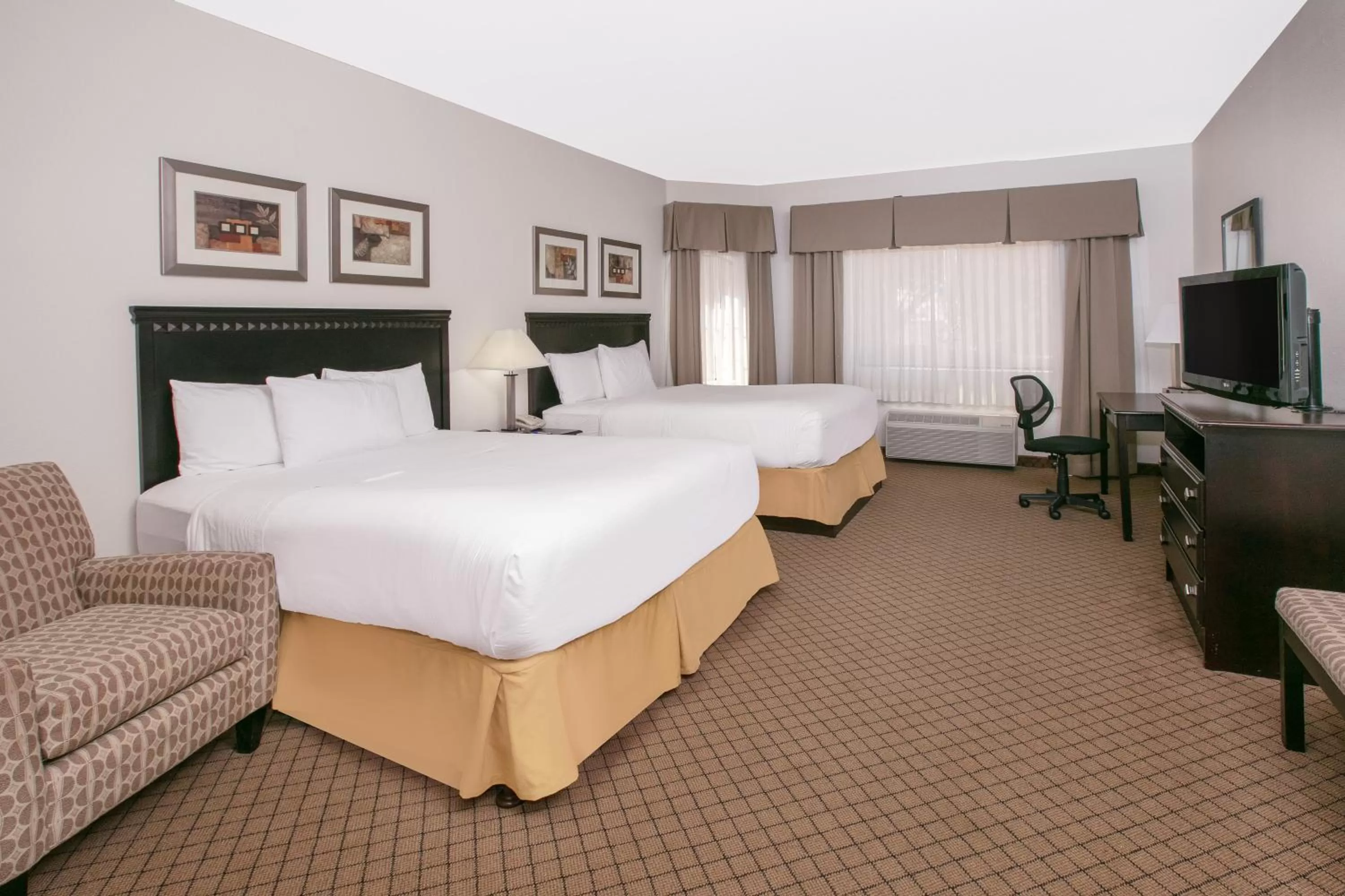 Photo of the whole room in Baymont by Wyndham Roswell