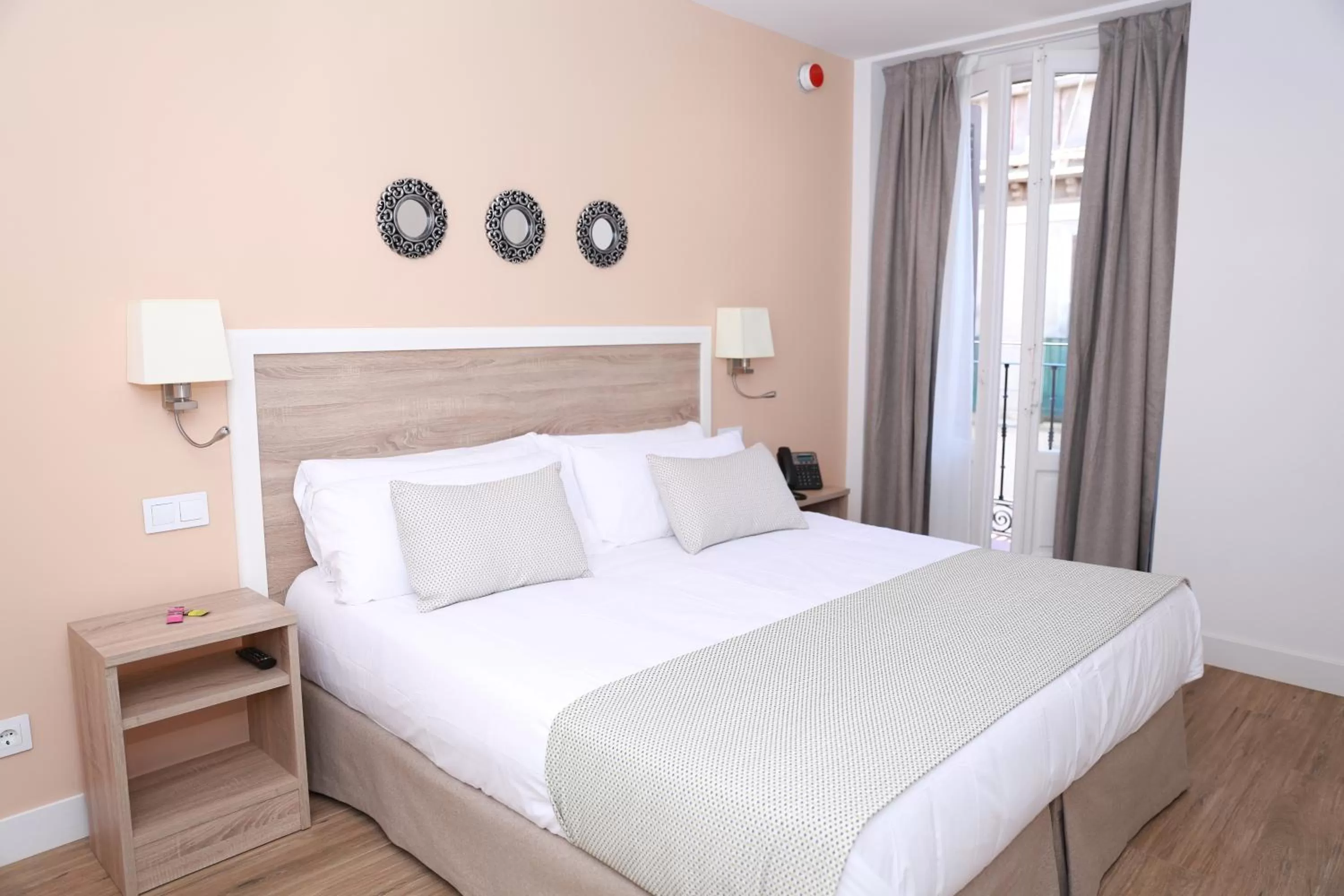 Bedroom, Bed in New Point Opera