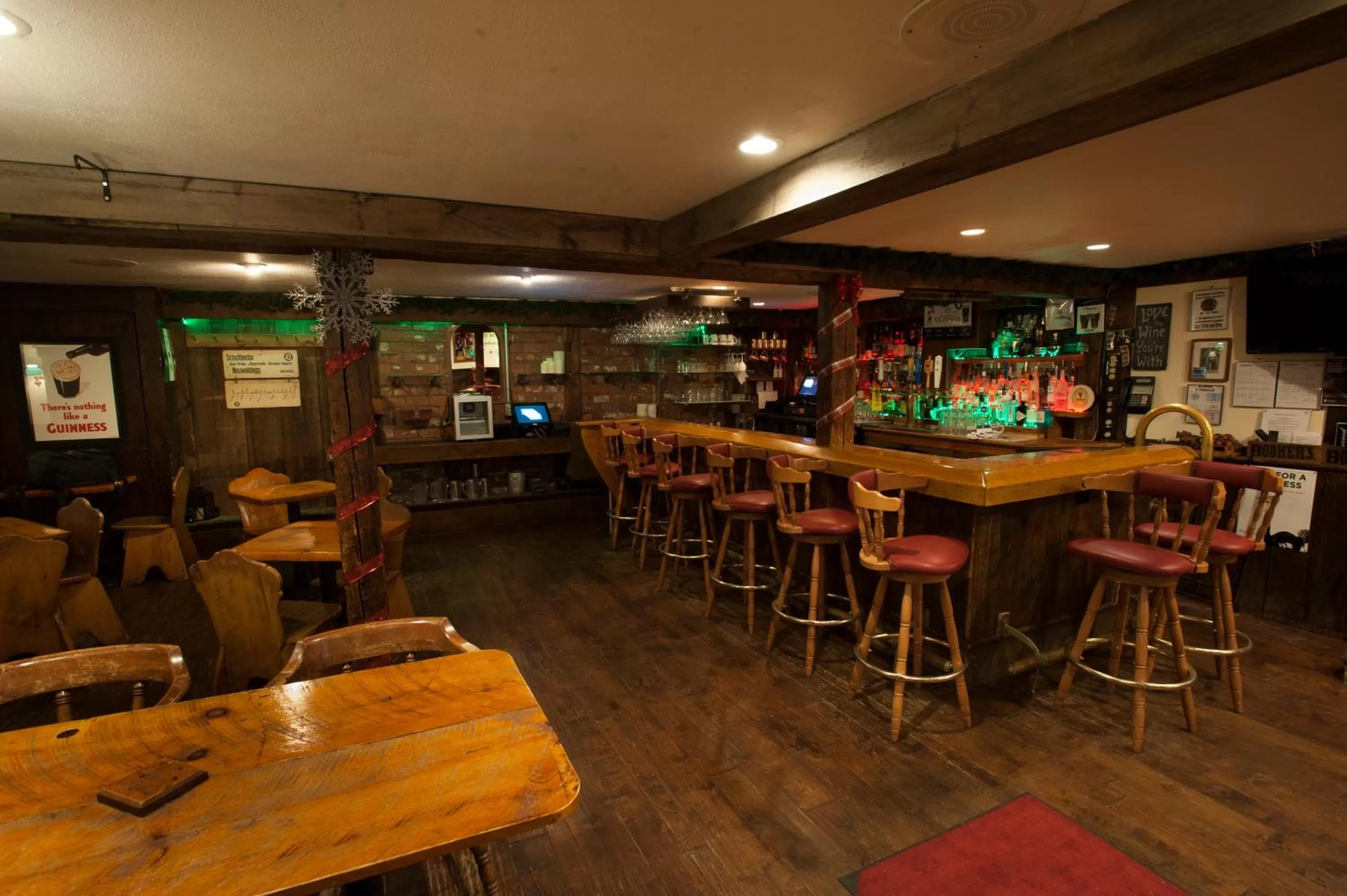 Restaurant/places to eat in Summit Lodge