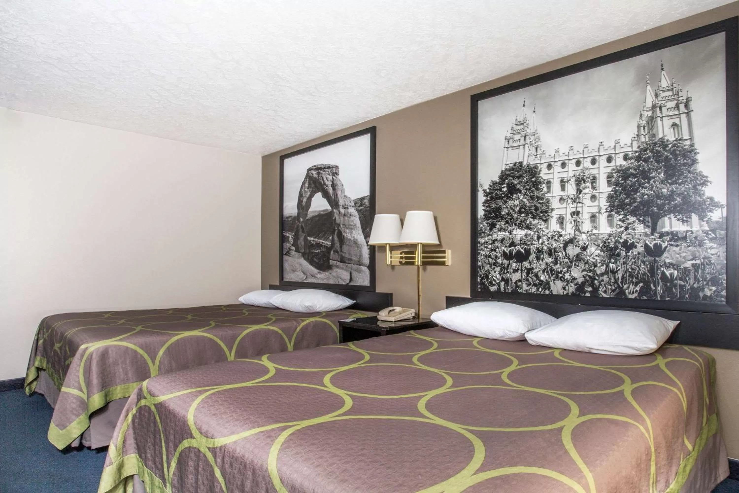 Photo of the whole room, Bed in Super 8 by Wyndham Logan