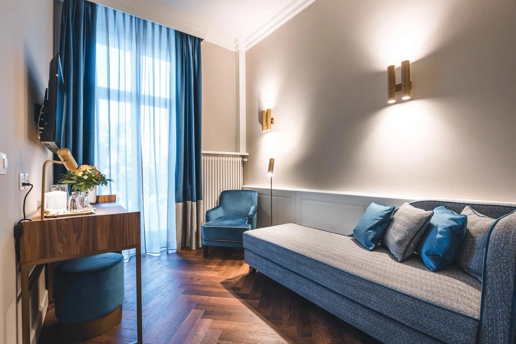 Living room, Bed in Hotel Reine Victoria