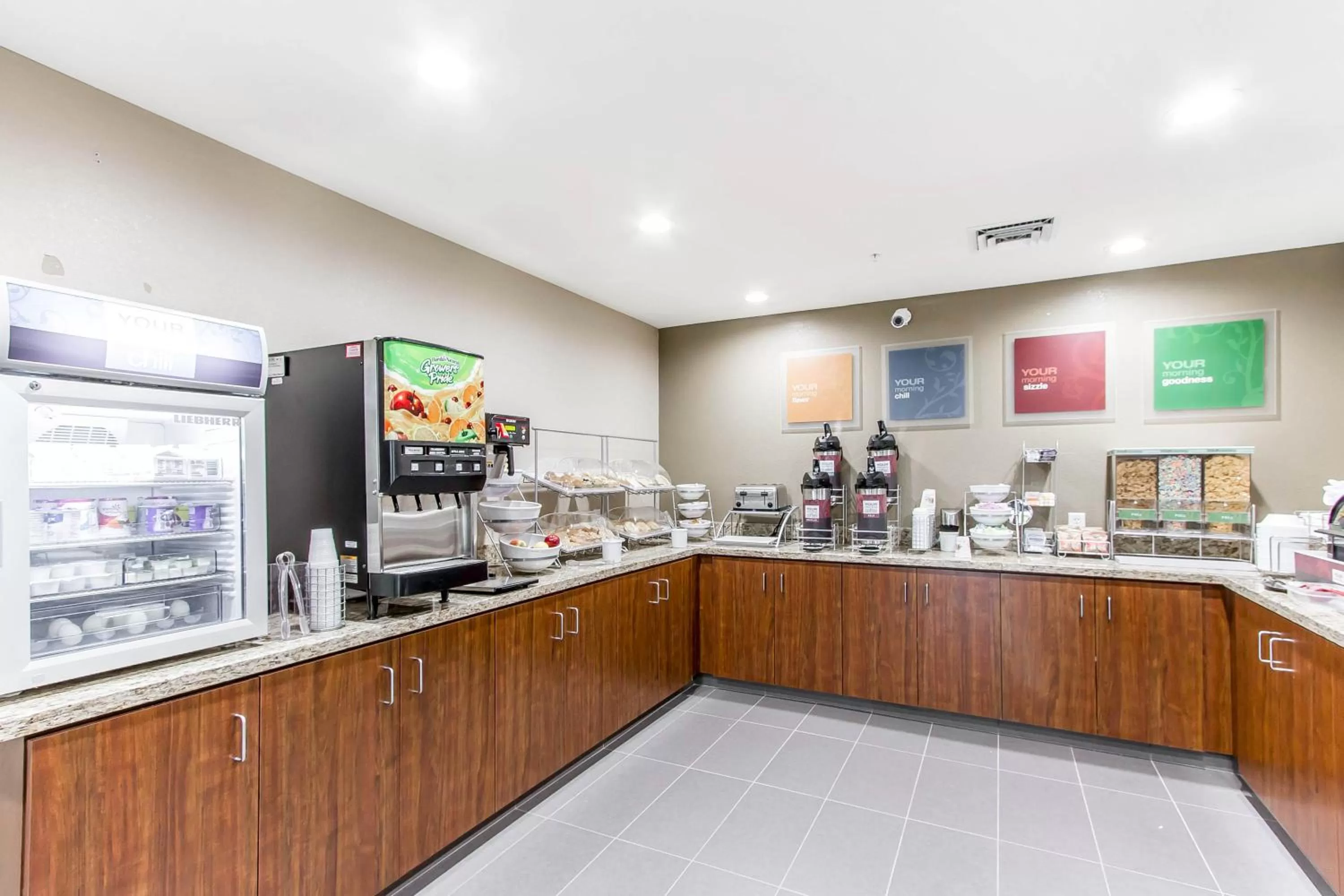 Food and drinks in Comfort Suites West Omaha