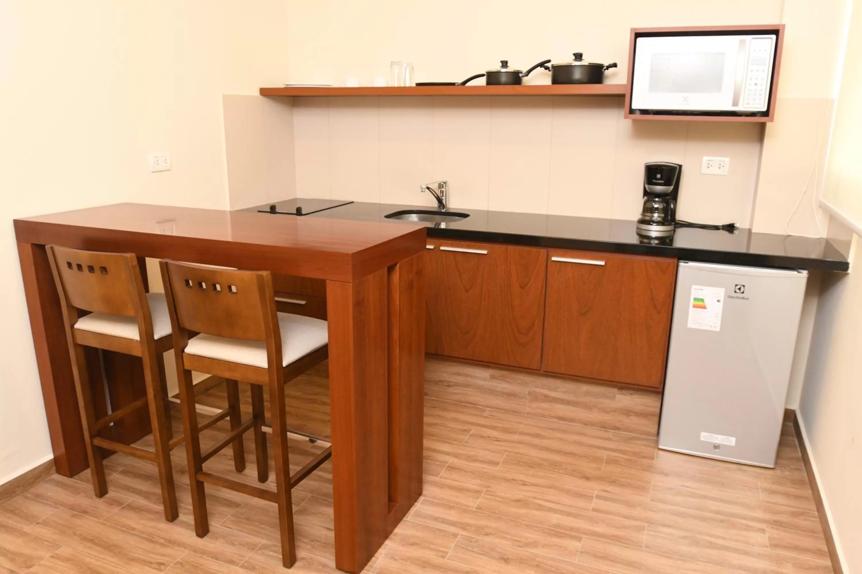 Kitchen/Kitchenette in Taos Apart Hotel