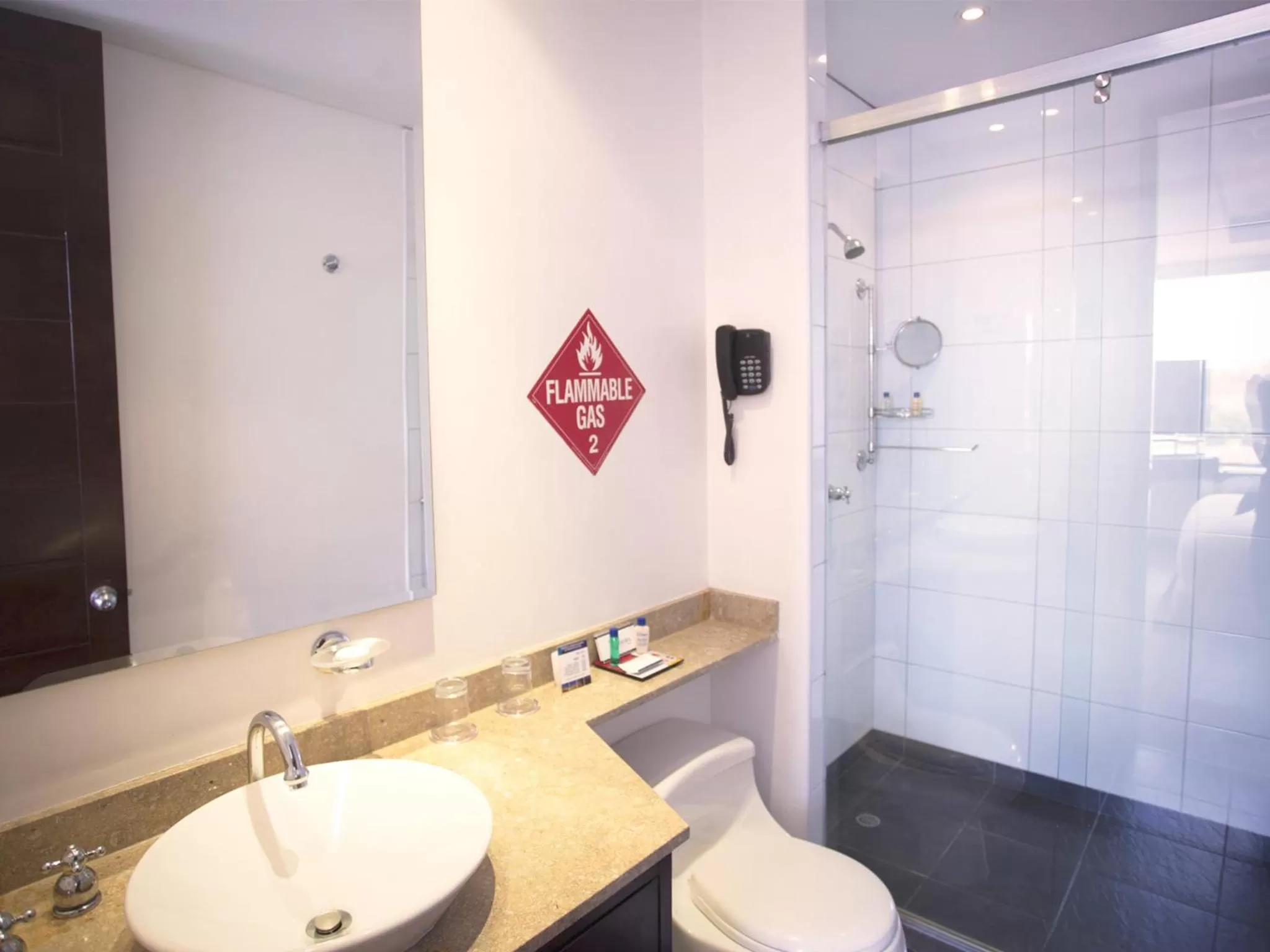 Bathroom in Hotel 104 Art Suites