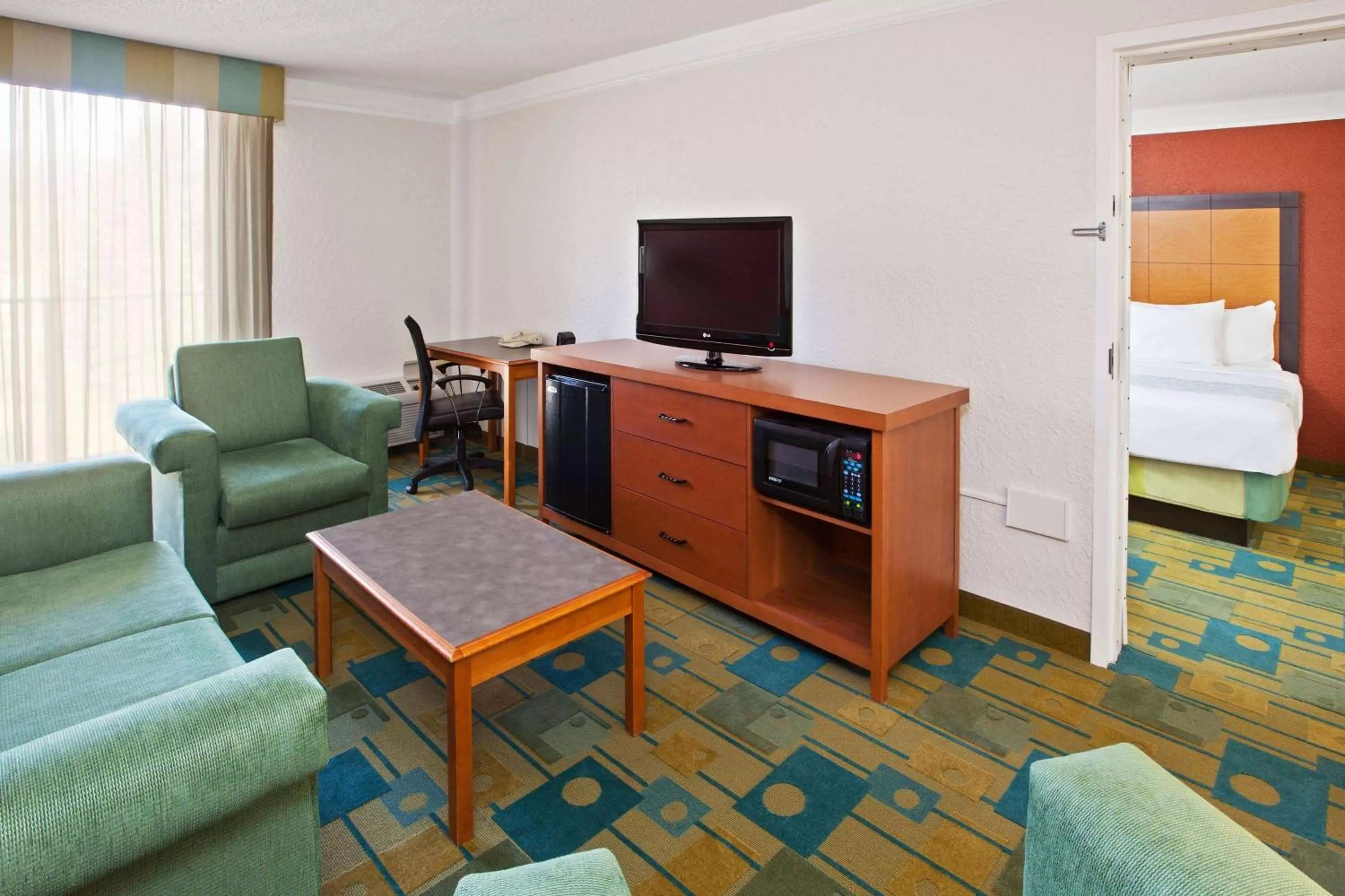 One-Bedroom King Suite - Non-Smoking in La Quinta by Wyndham Nashville Airport/Opryland