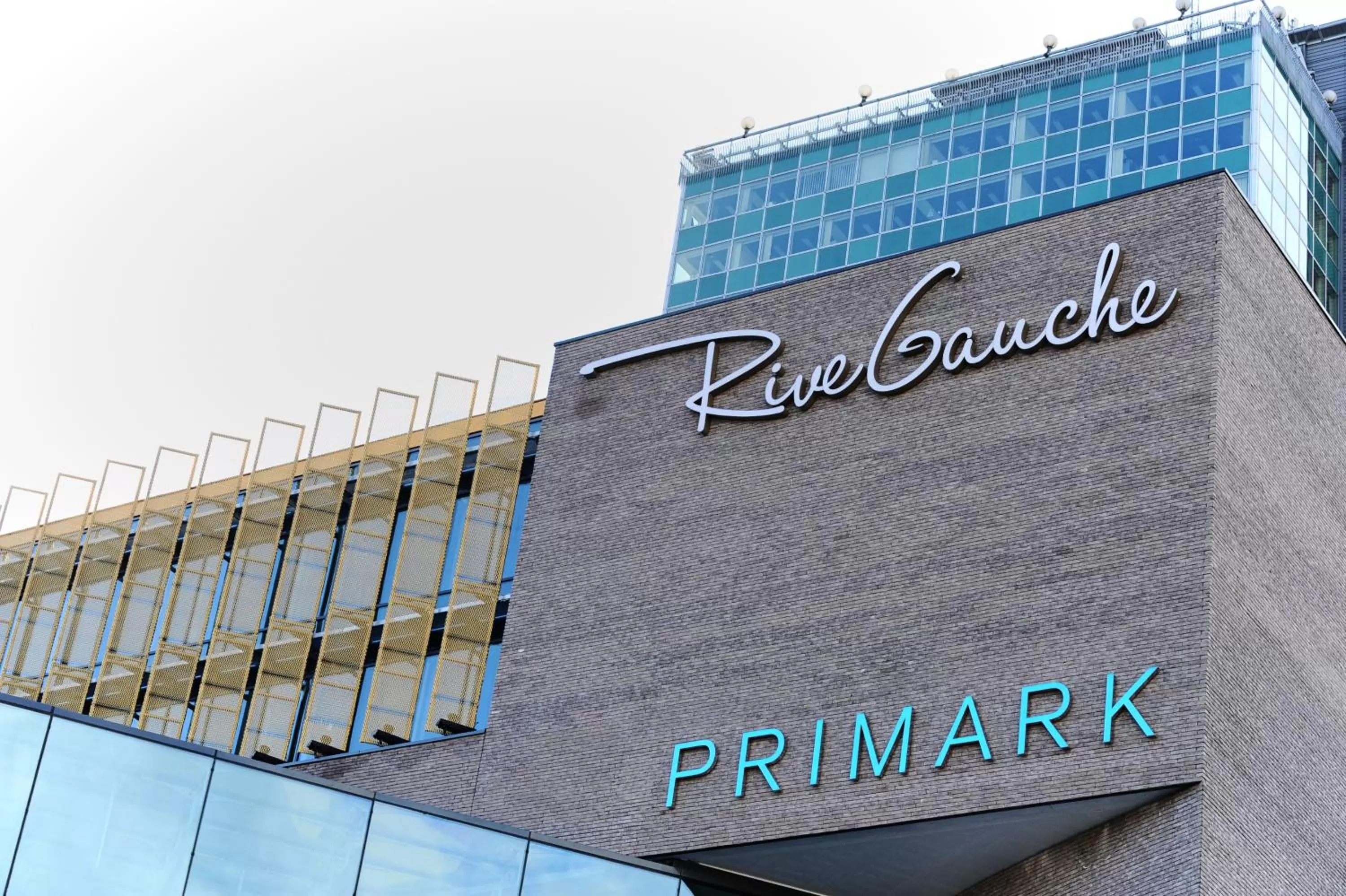 Shopping Area in ibis Charleroi Centre Gare